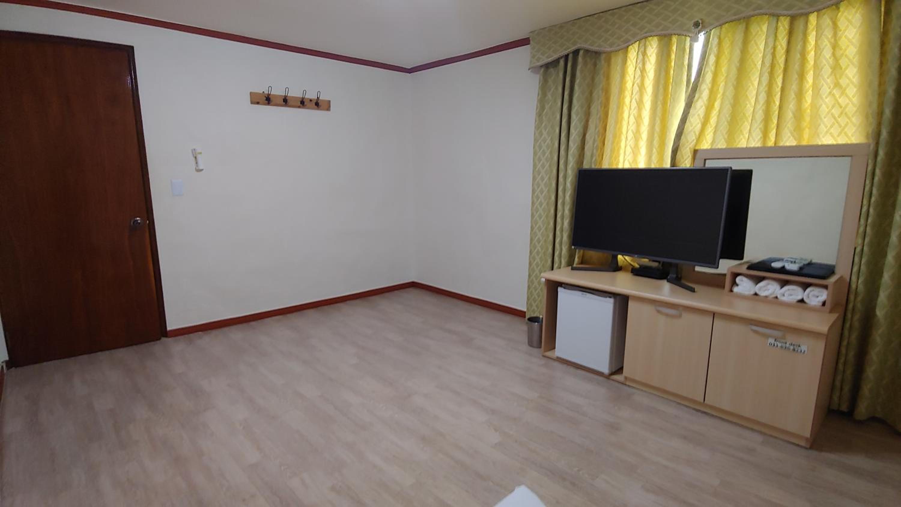 Standard Family Room - Photo 10