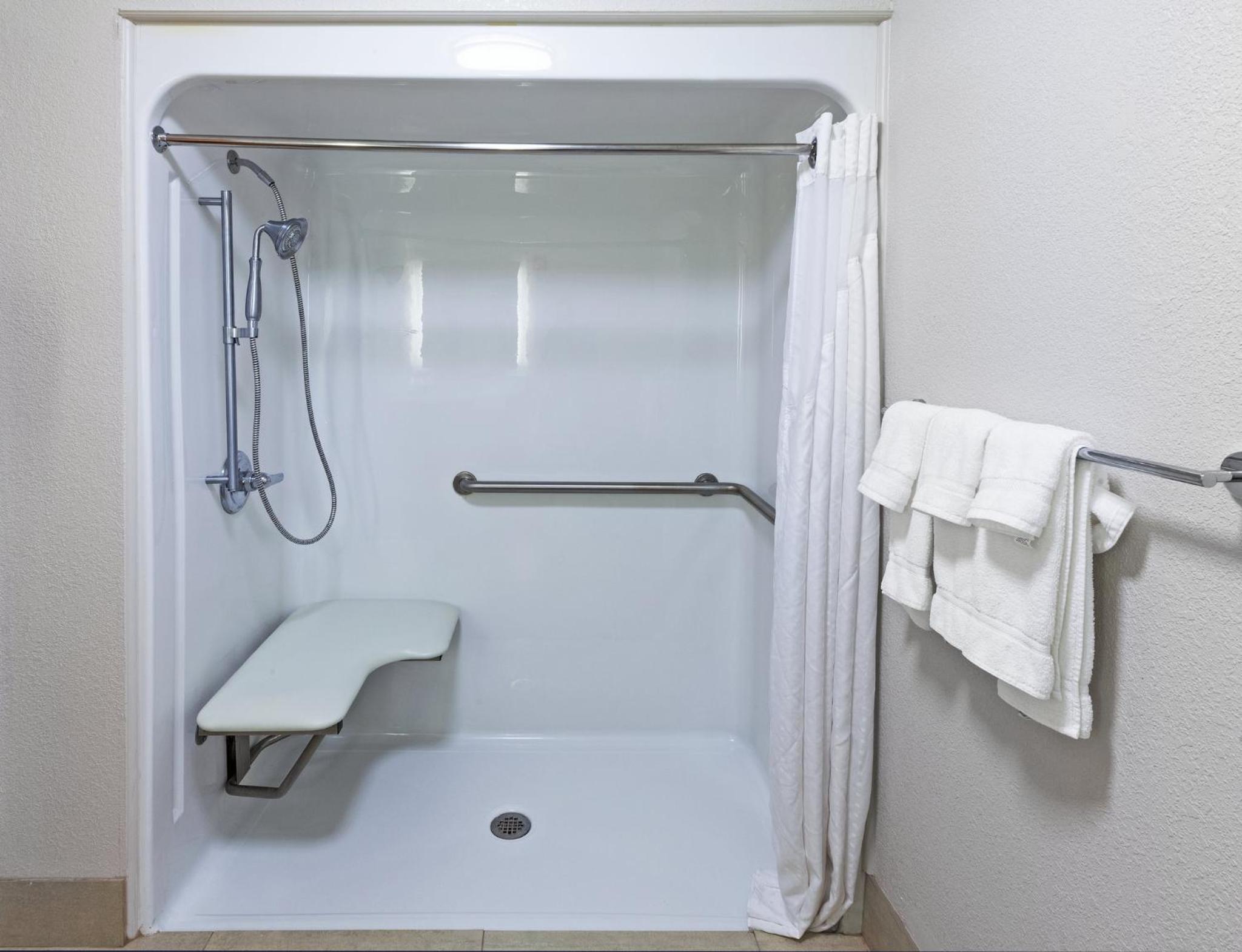 King Room with Hearing Accessible Roll In Shower - Non-Smoking - Photo 2