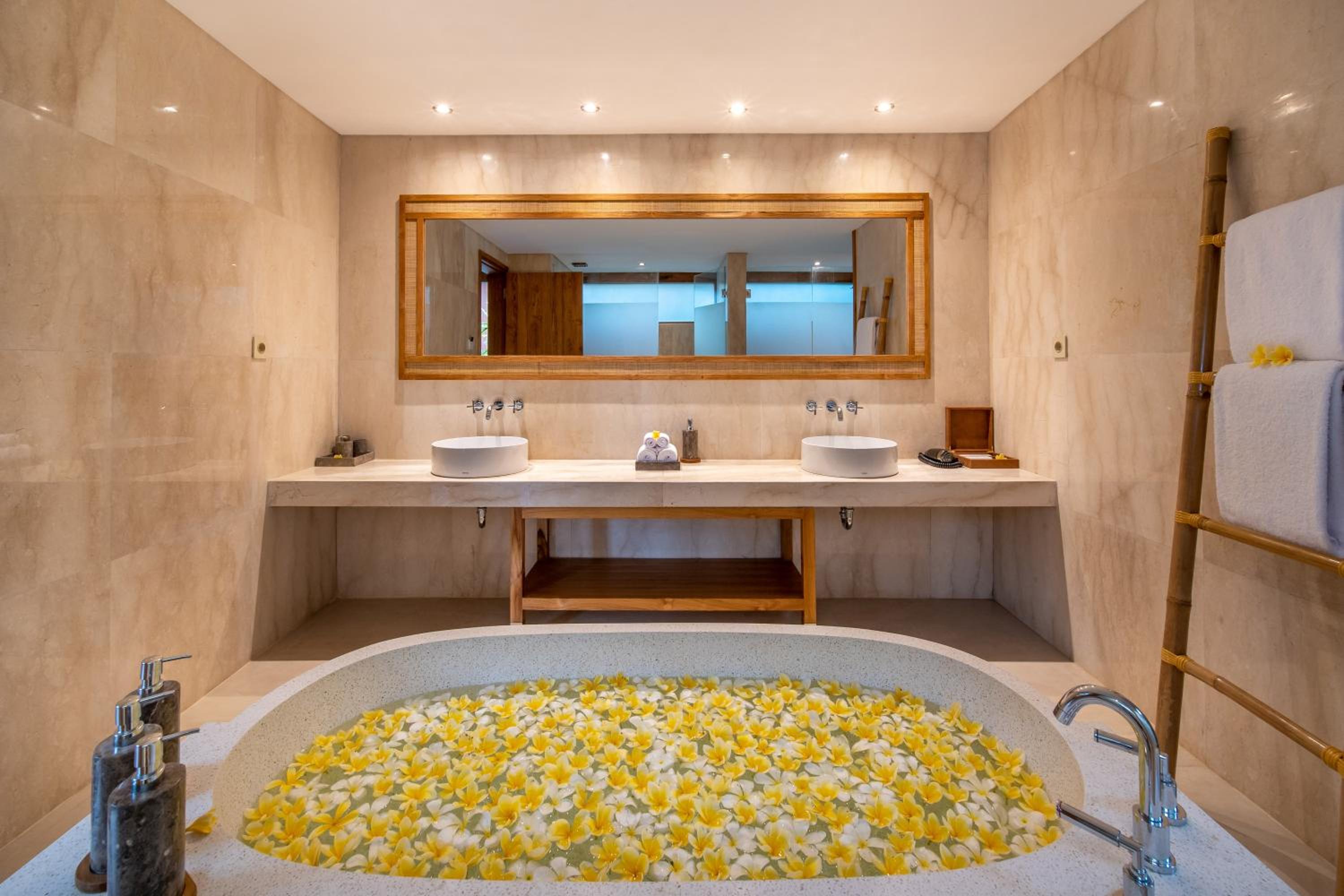 Deluxe King Suite with Hot Tub and Daily Scheduled Activities - Photo 14