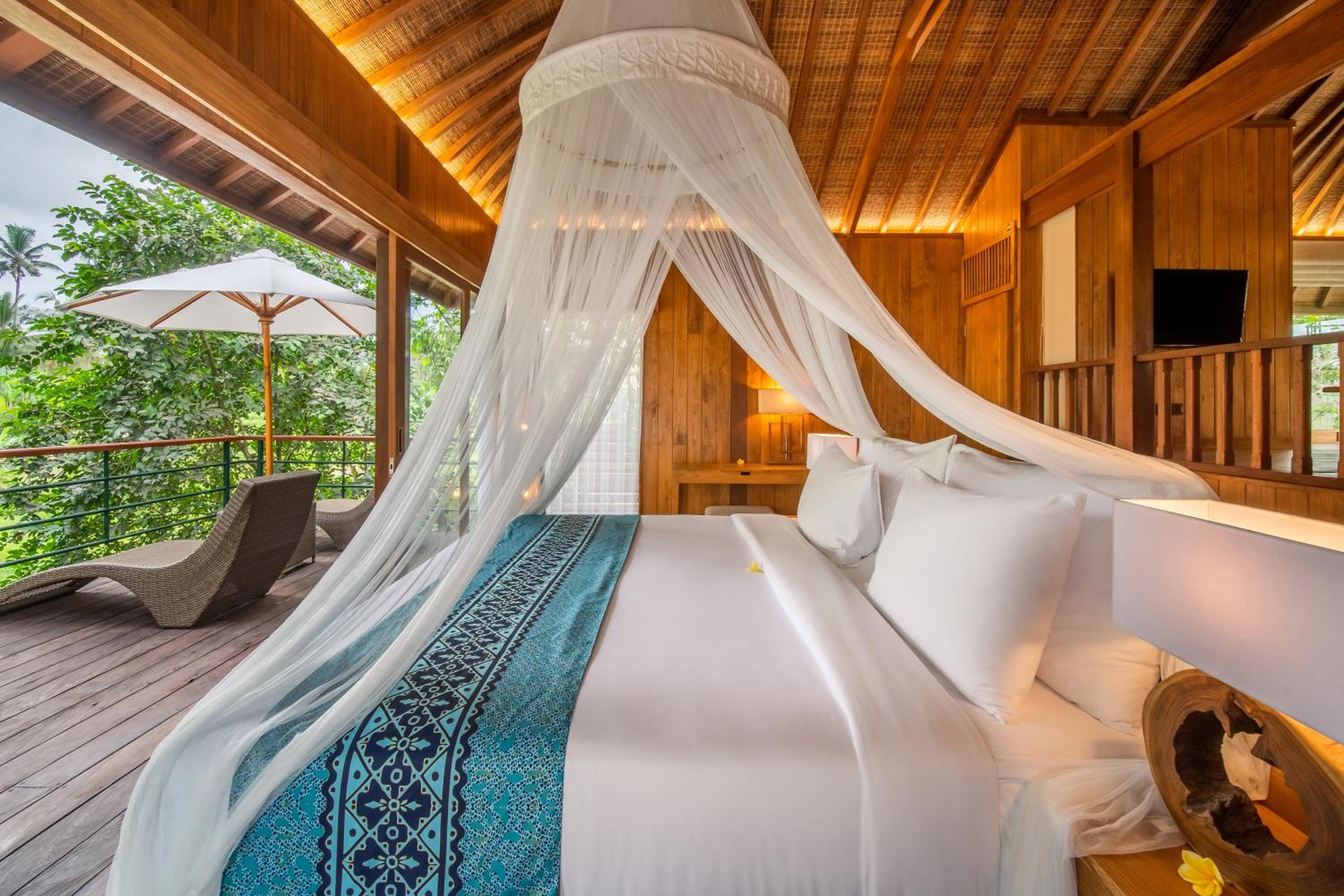 Deluxe King Suite with Hot Tub and Daily Scheduled Activities - Photo 7