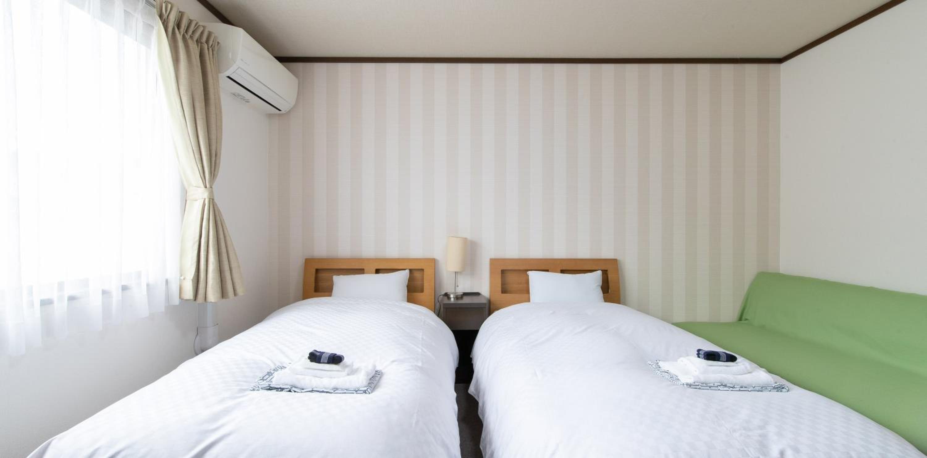 Twin Room with Shared Bathroom - Non-Smoking - Photo 14