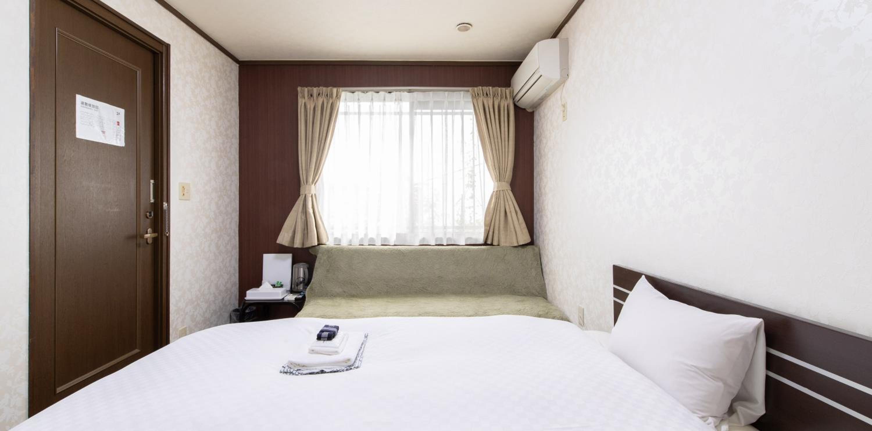 Single Room with Shared Bathroom - Non-Smoking photo 1