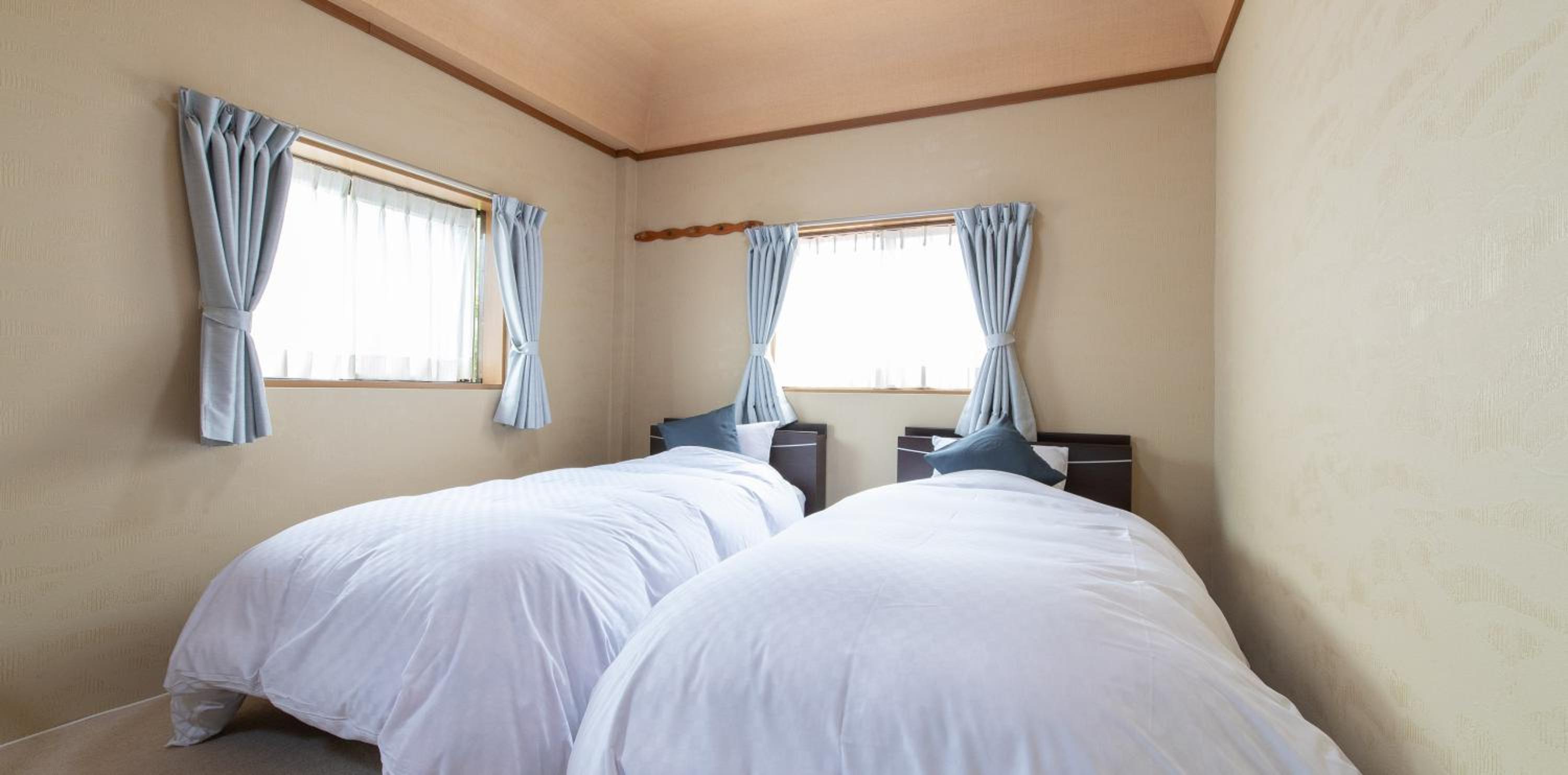 Twin Room - Photo 10