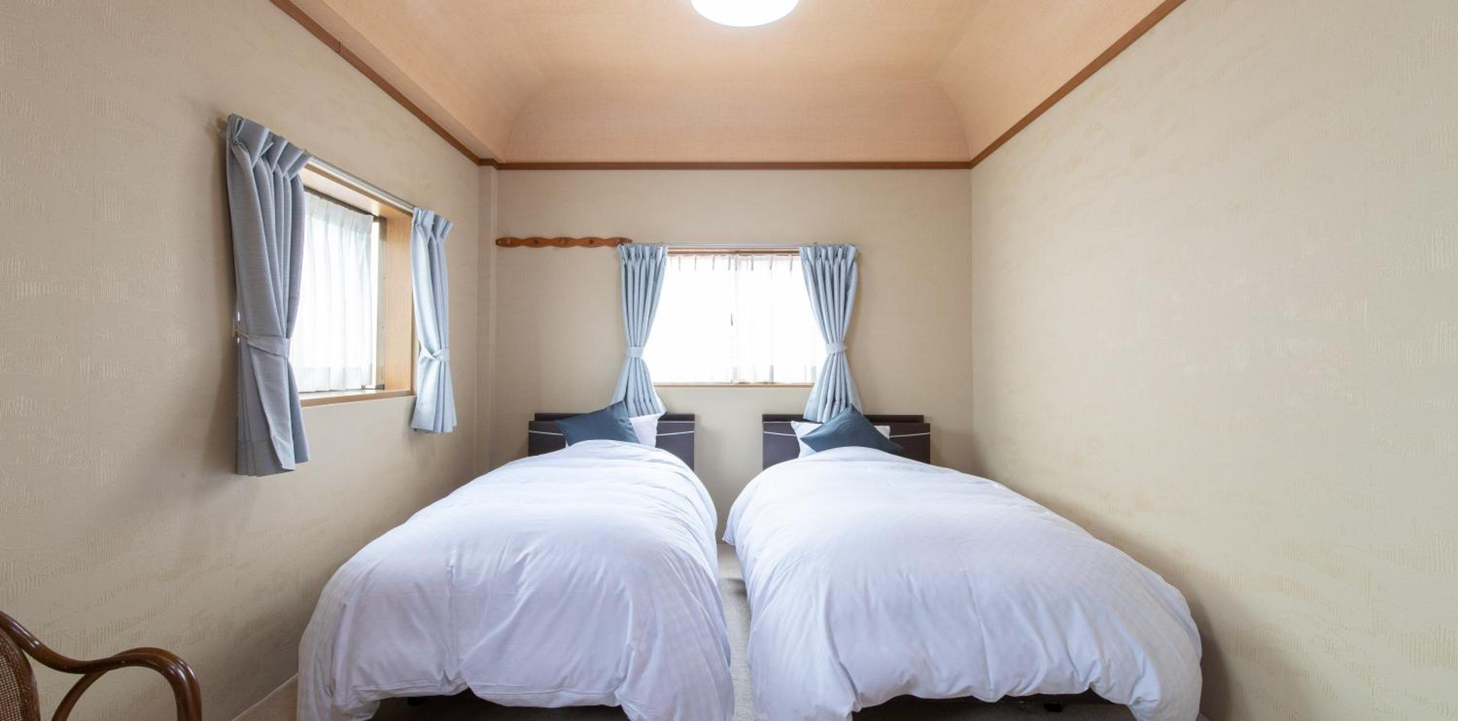 Twin Room - Photo 9