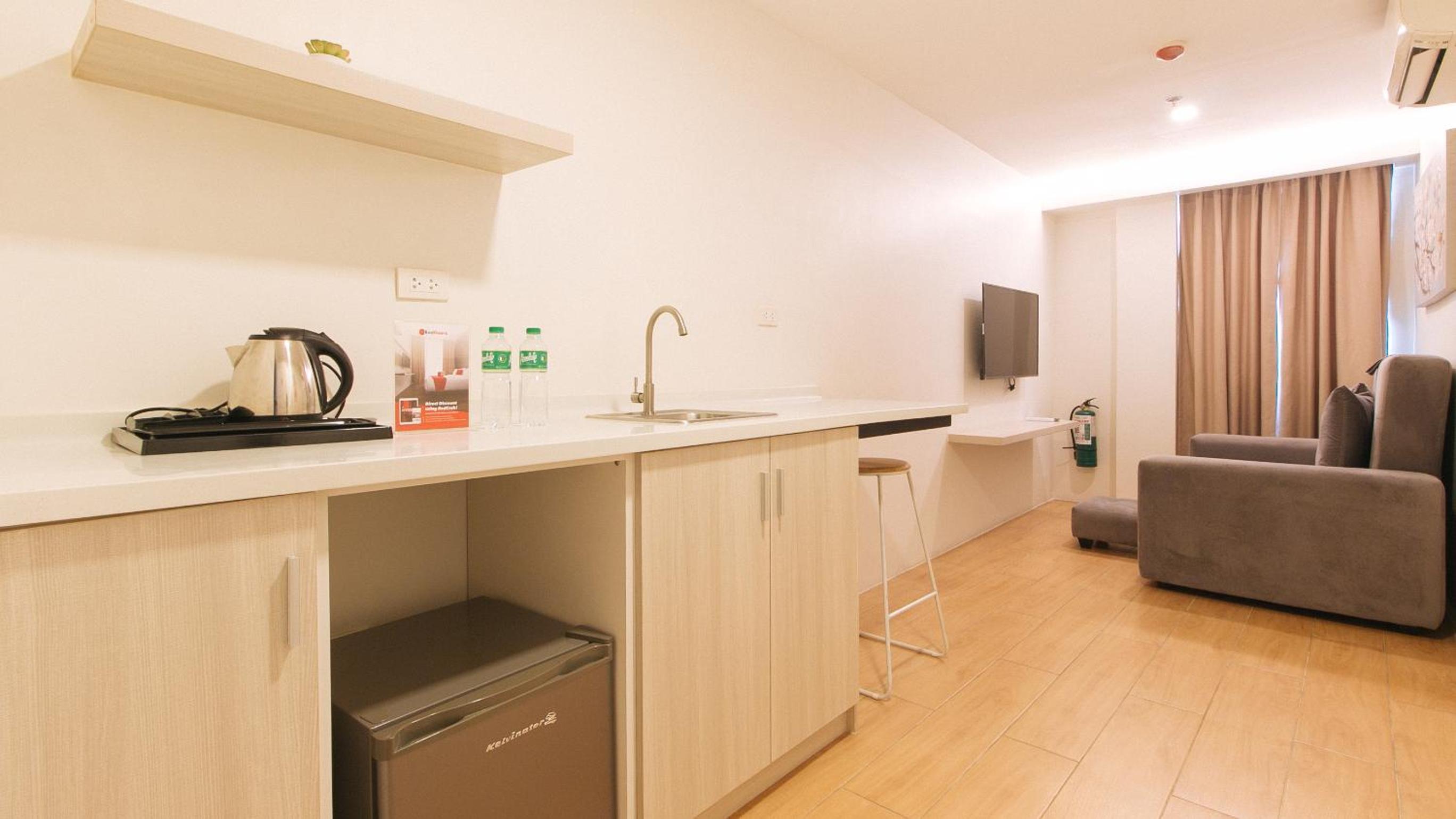 Deluxe Room - Photo 5
