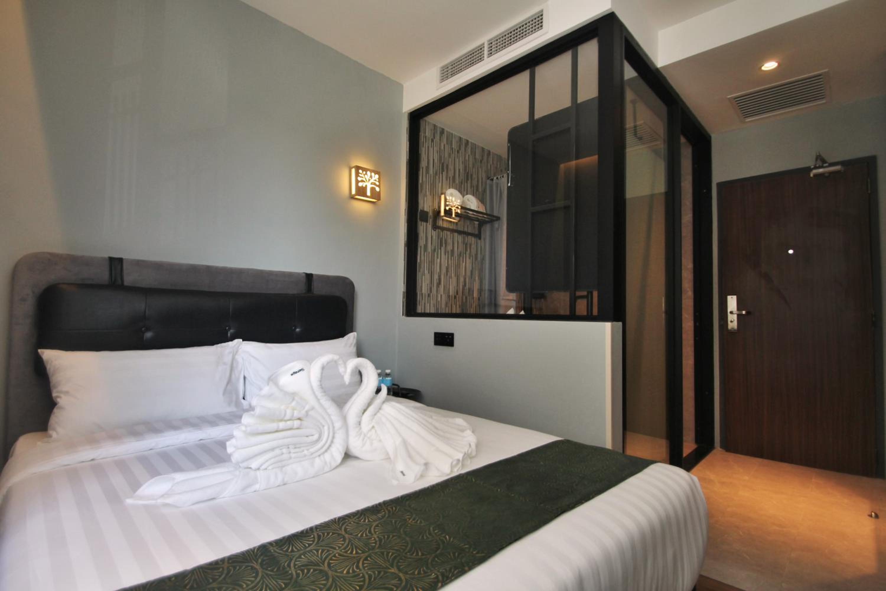 Deluxe Queen Room - Photo 2