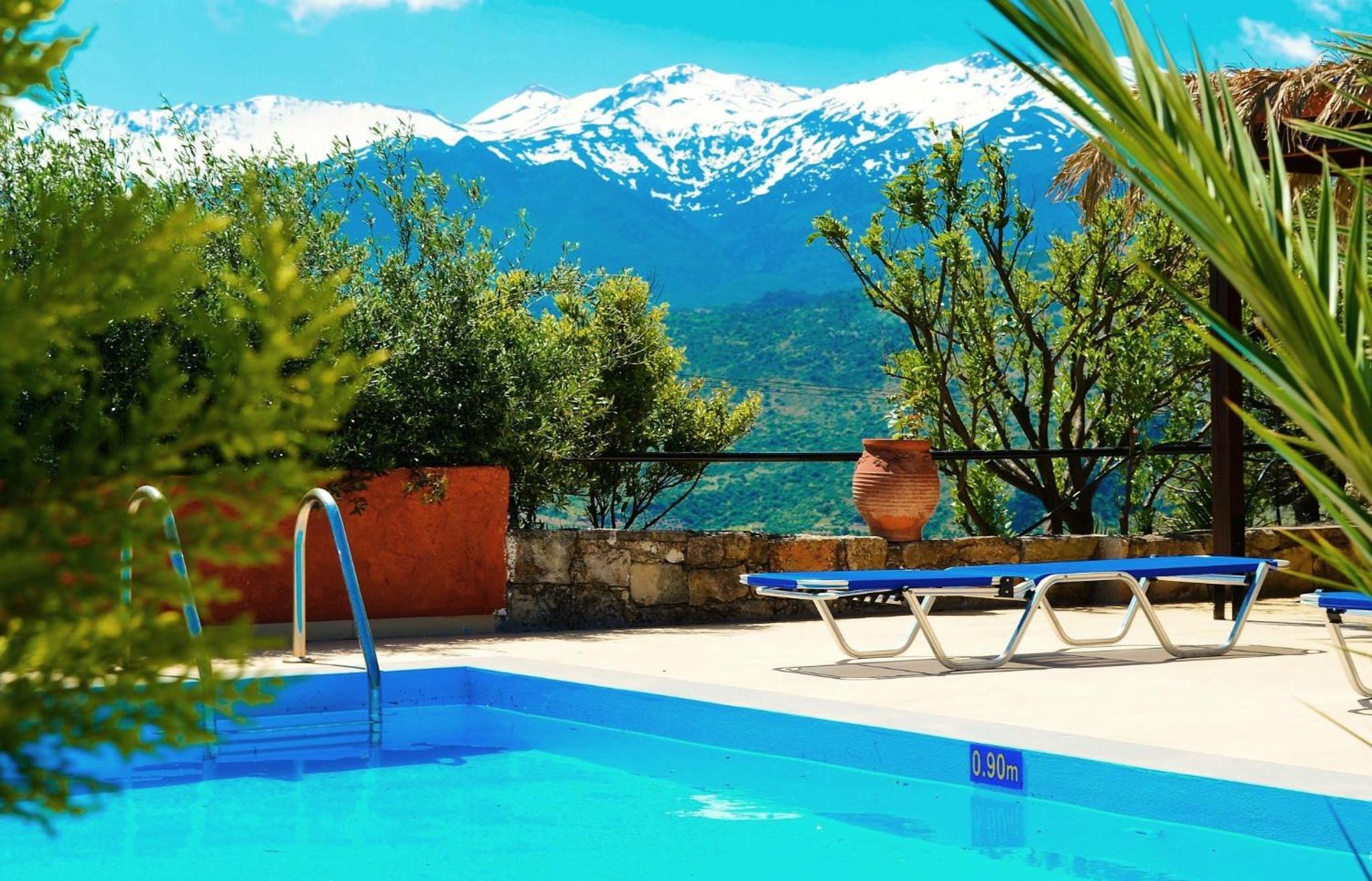 Two-Bedroom Cottage with Mountain View photo 2
