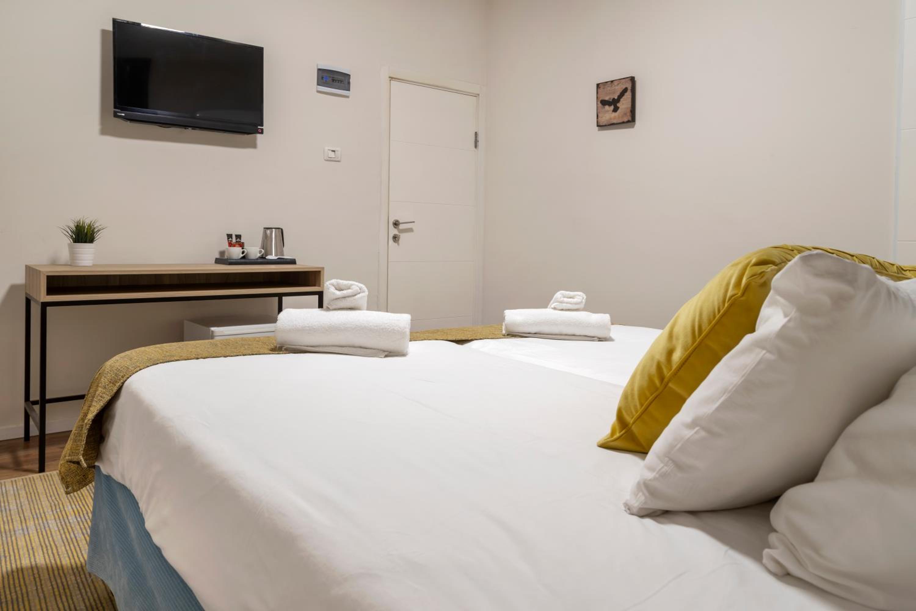 Standard Double Room - Photo 2