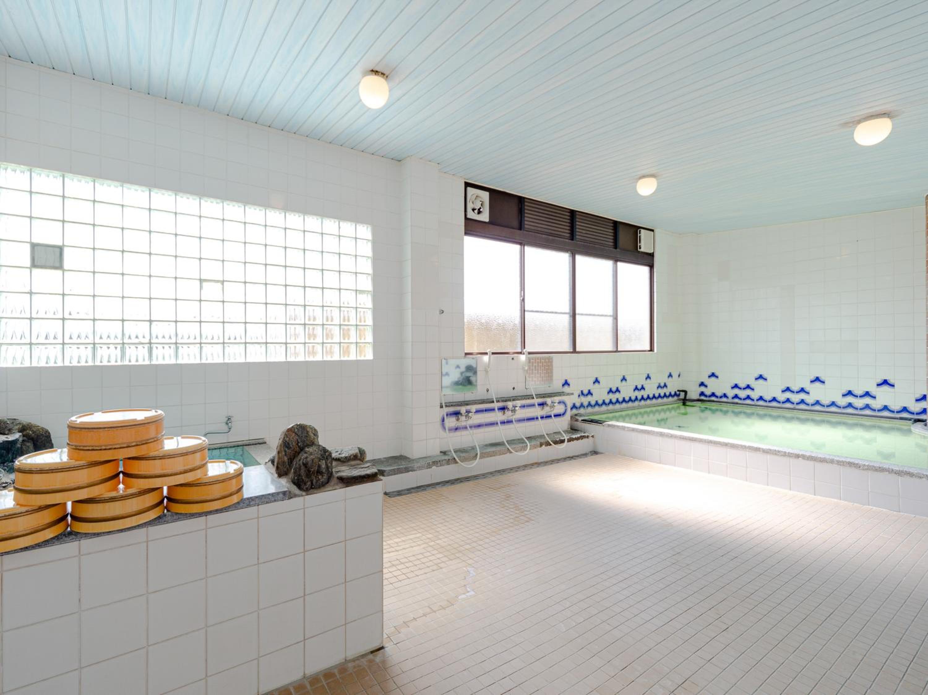 Twin Room with Shared Bathroom - Non-Smoking - Photo 8