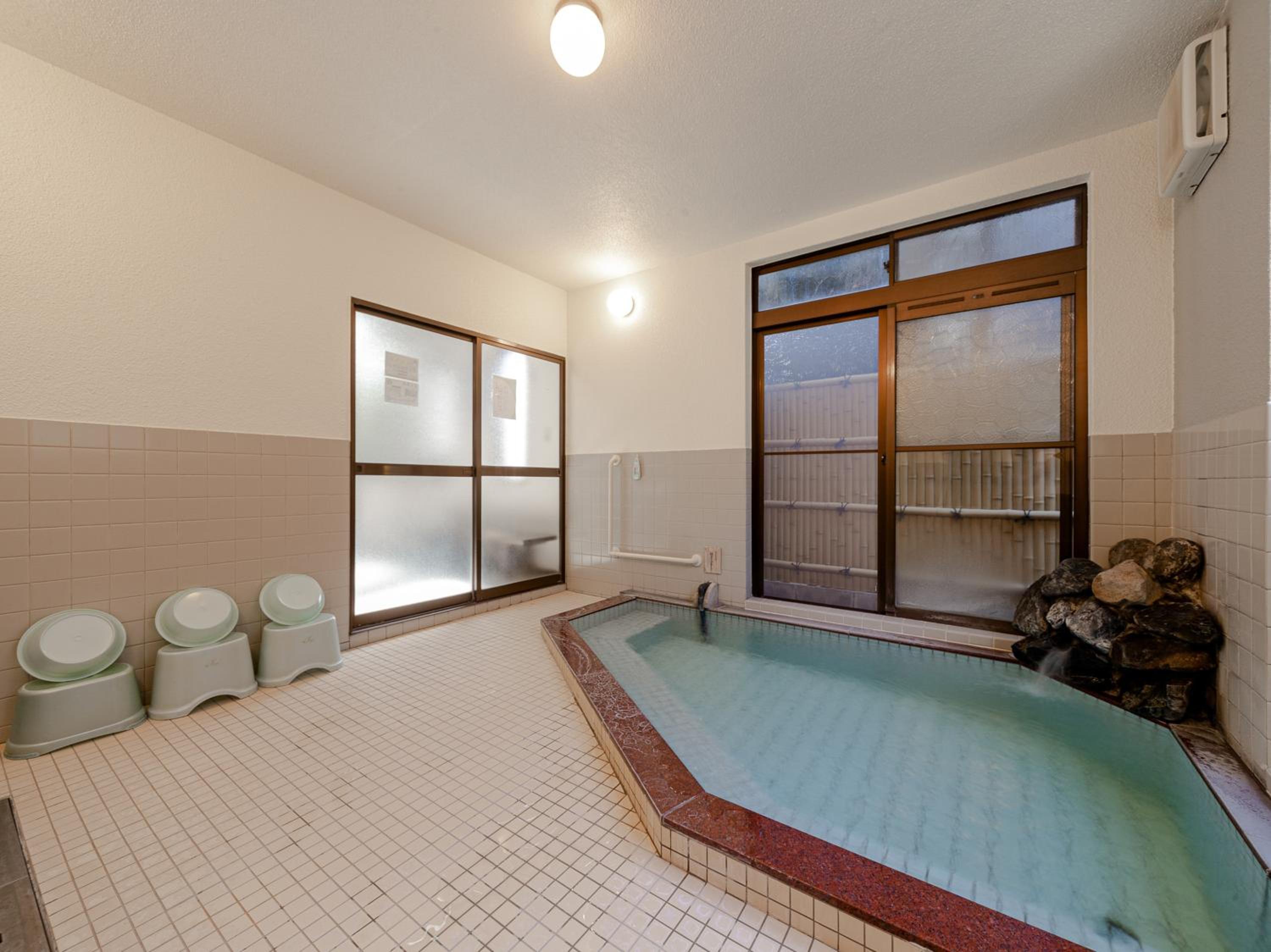 Twin Room with Shared Bathroom - Non-Smoking - Photo 3