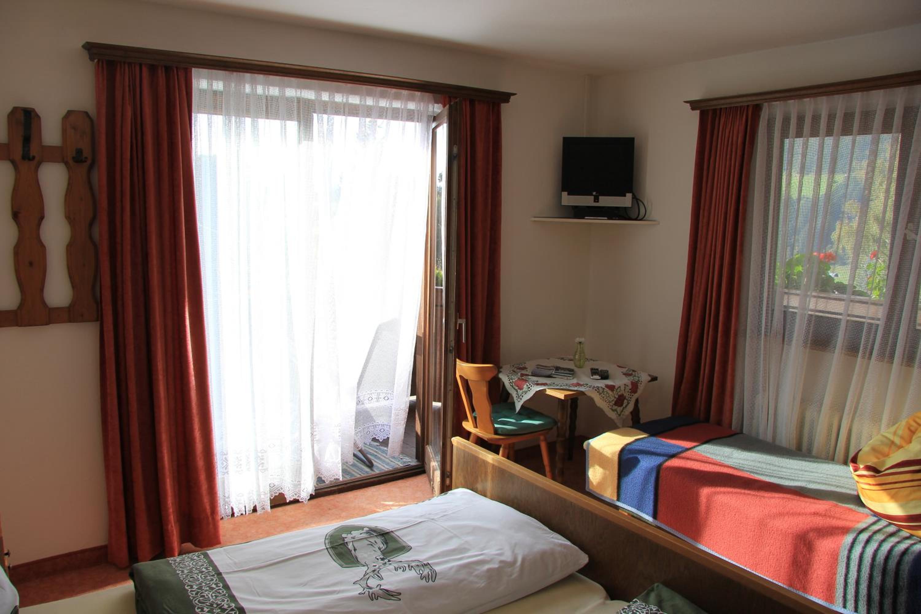 Double Room with Shared Bathroom photo 3
