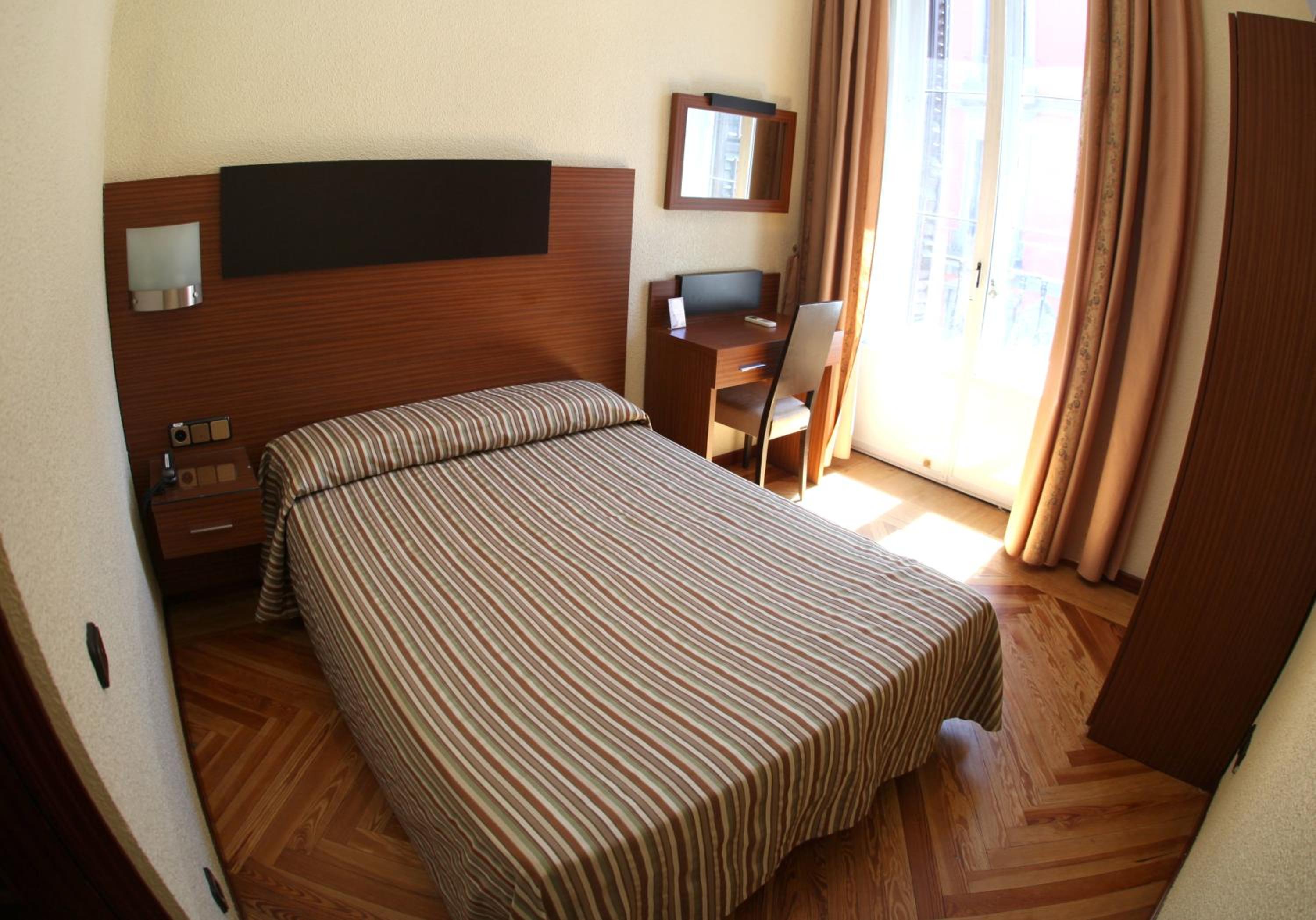 Double Room - Photo 12