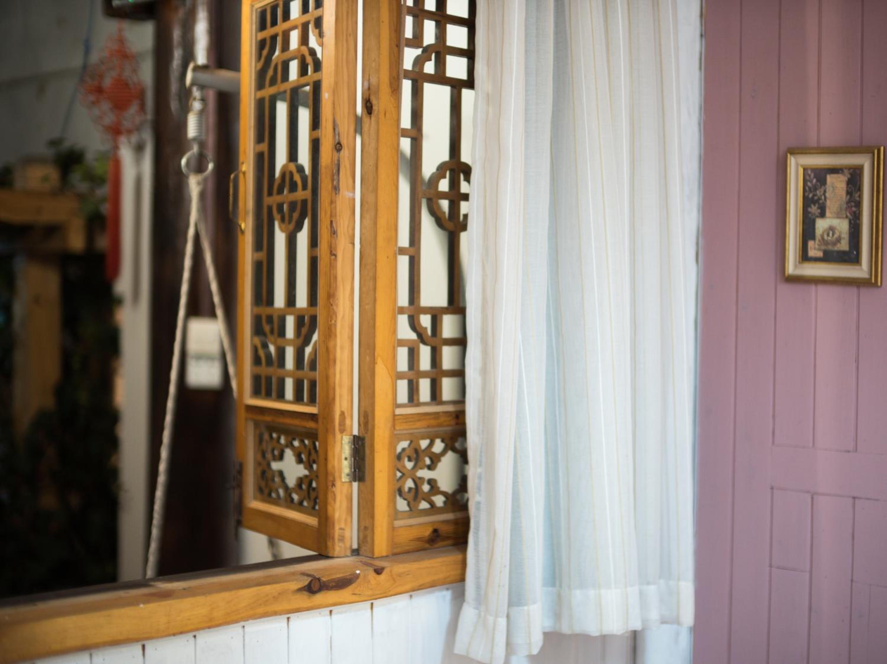Queen Room photo 2