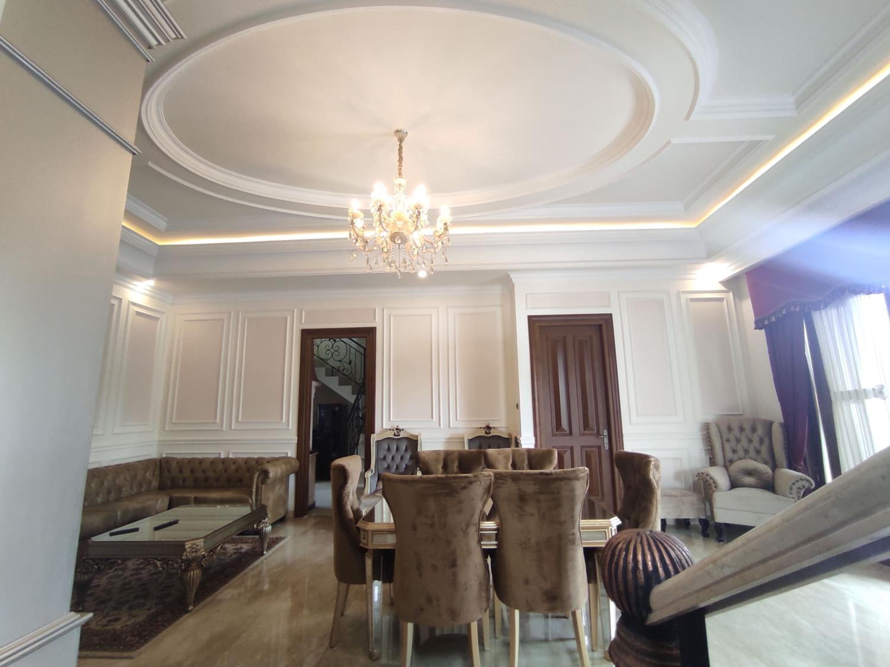 Five-Bedroom House - Photo 18