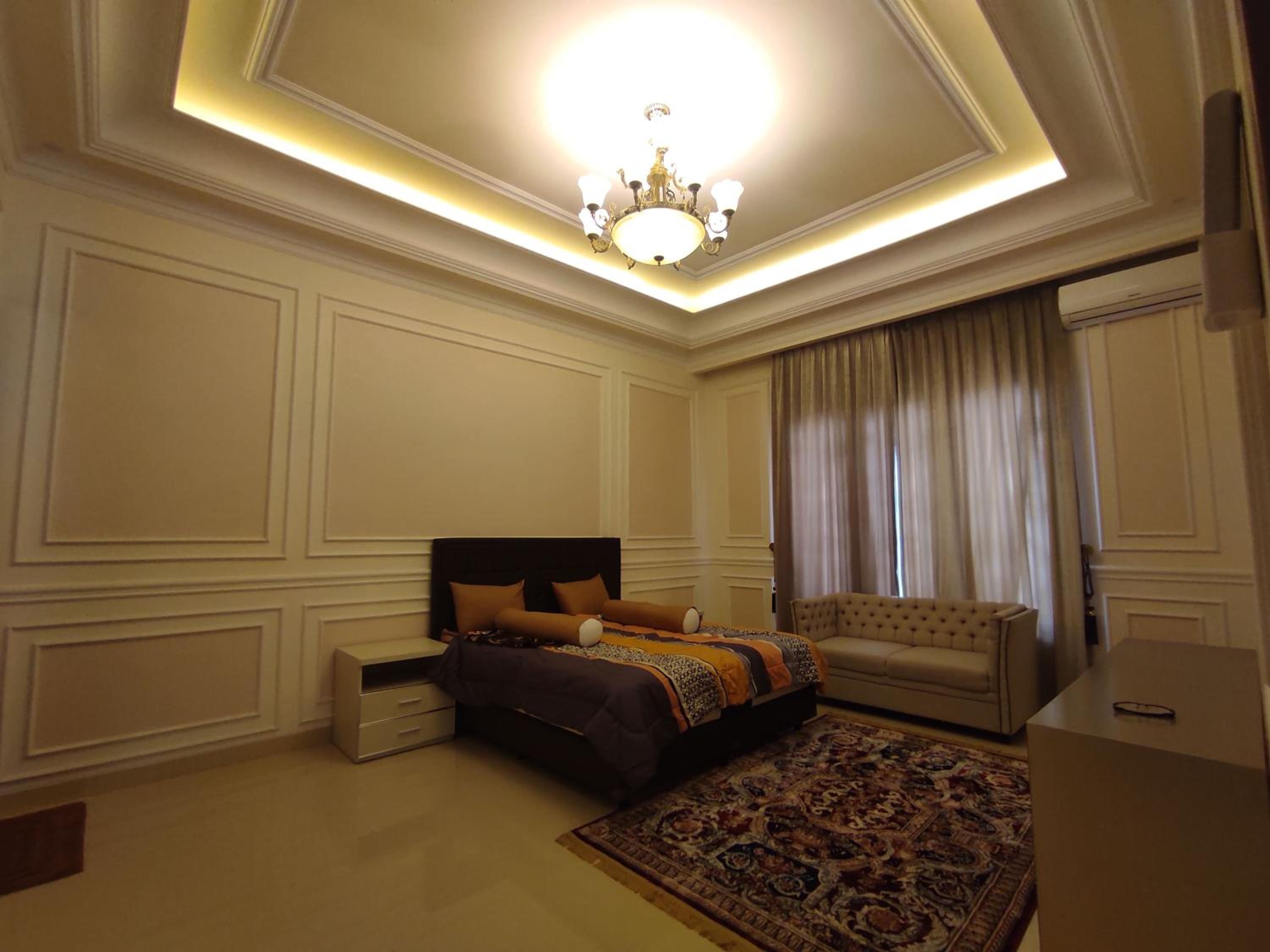 Five-Bedroom House - Photo 21