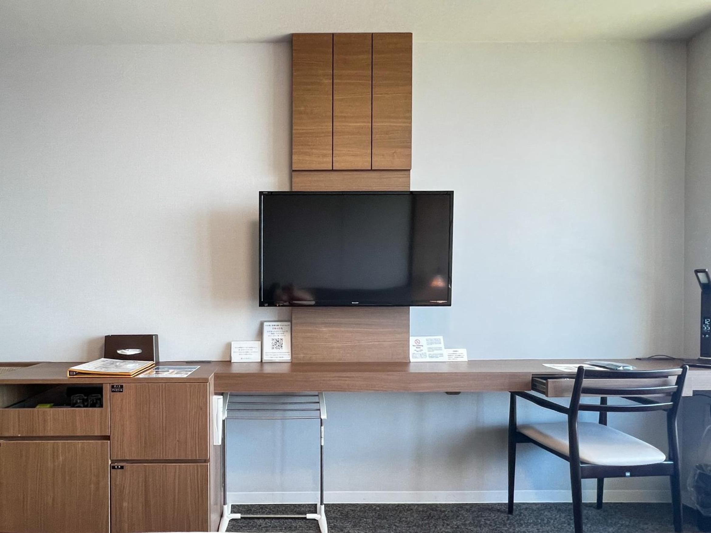 	Superior Twin Room with Shower-Lake View - Non-Smoking - Photo 11