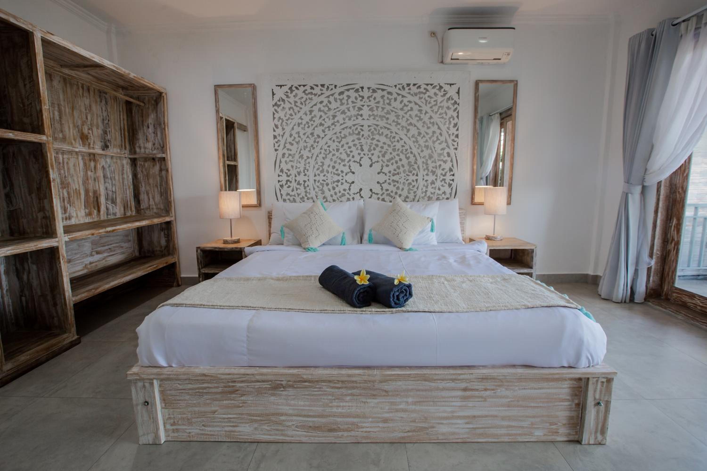 Three-Bedroom Villa - Photo 39