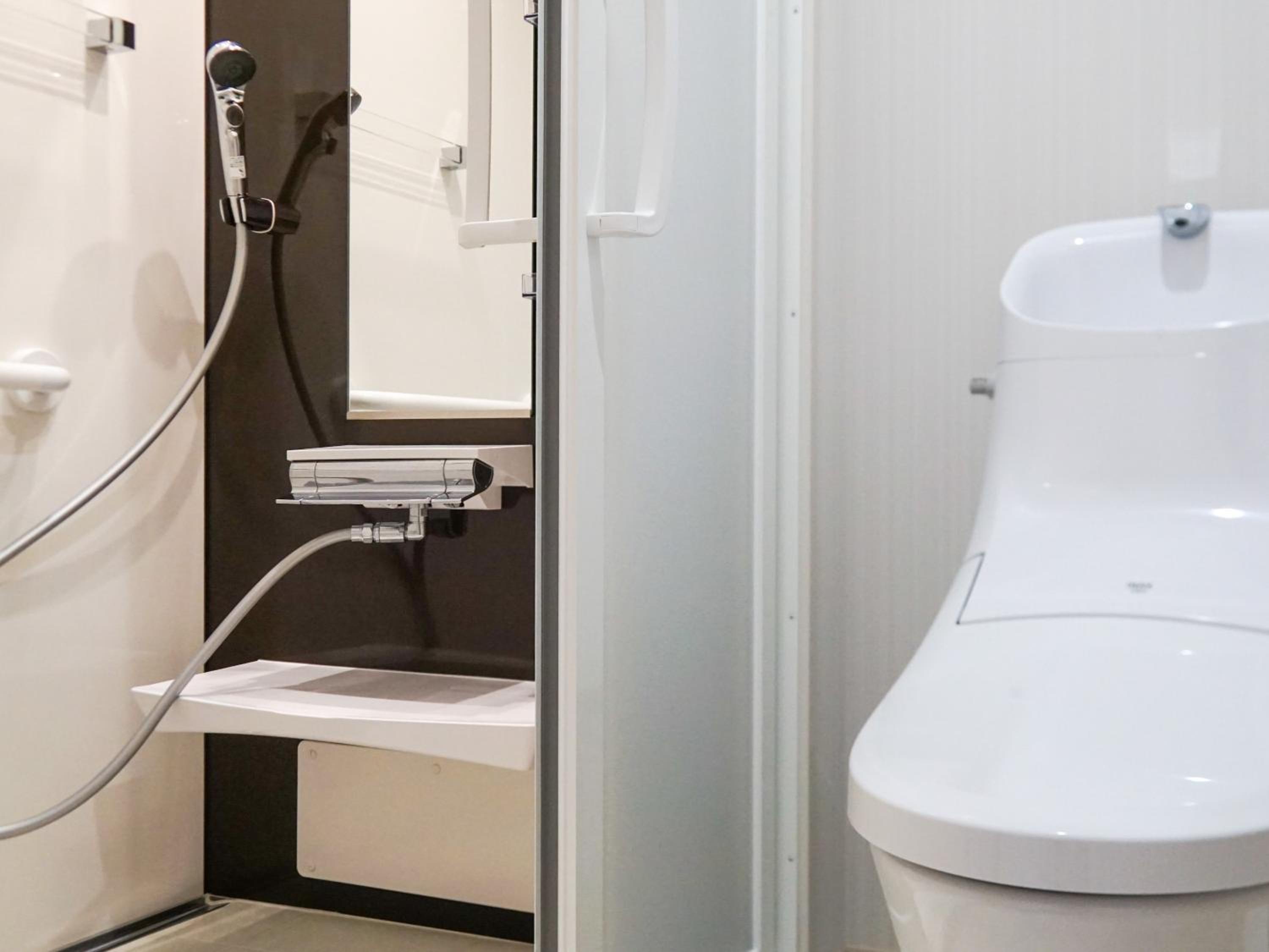 Standard Twin Room with Shower-Lake View - Non-Smoking - Photo 4