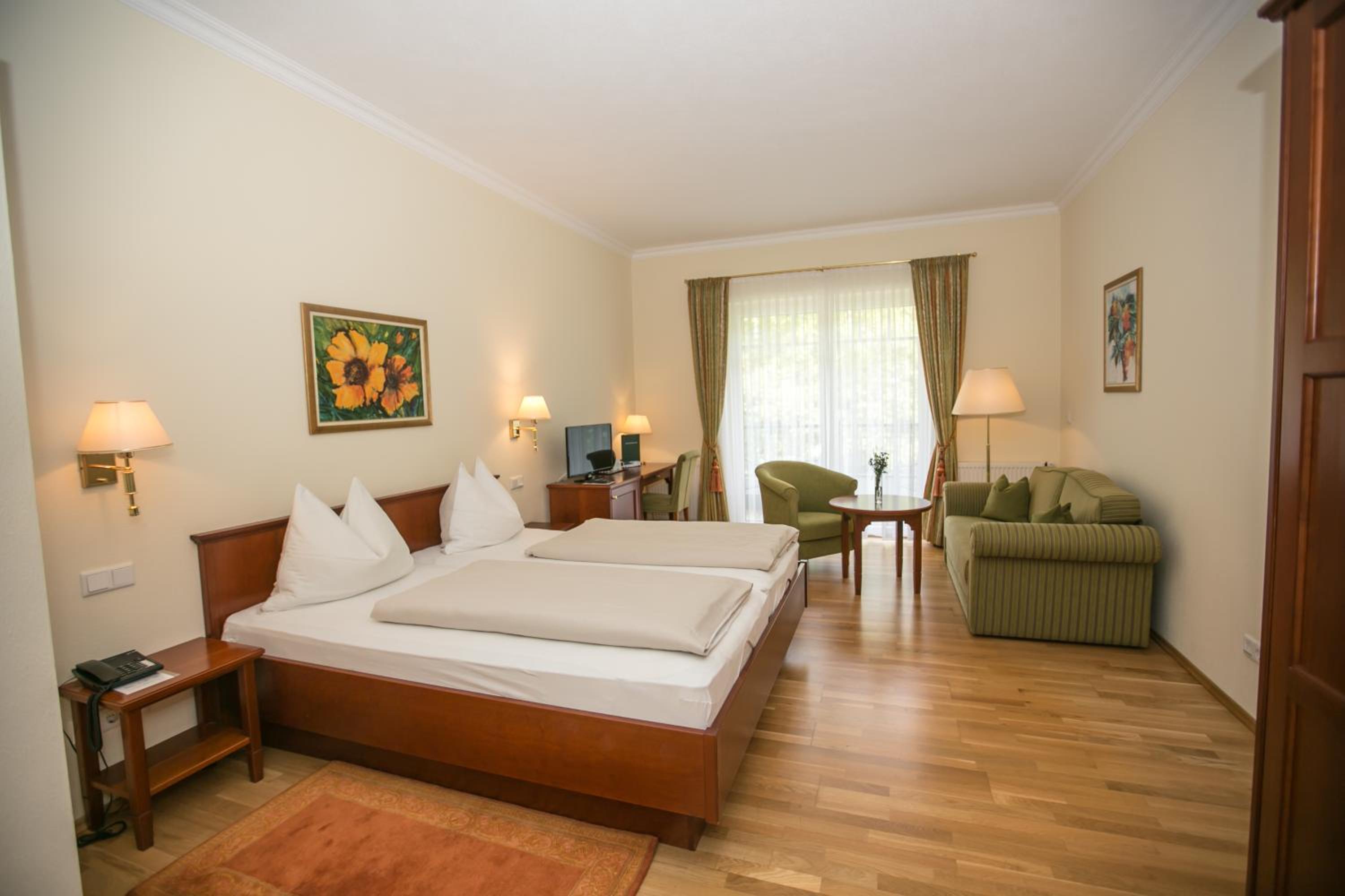 Double Room with Garden View - Photo 5