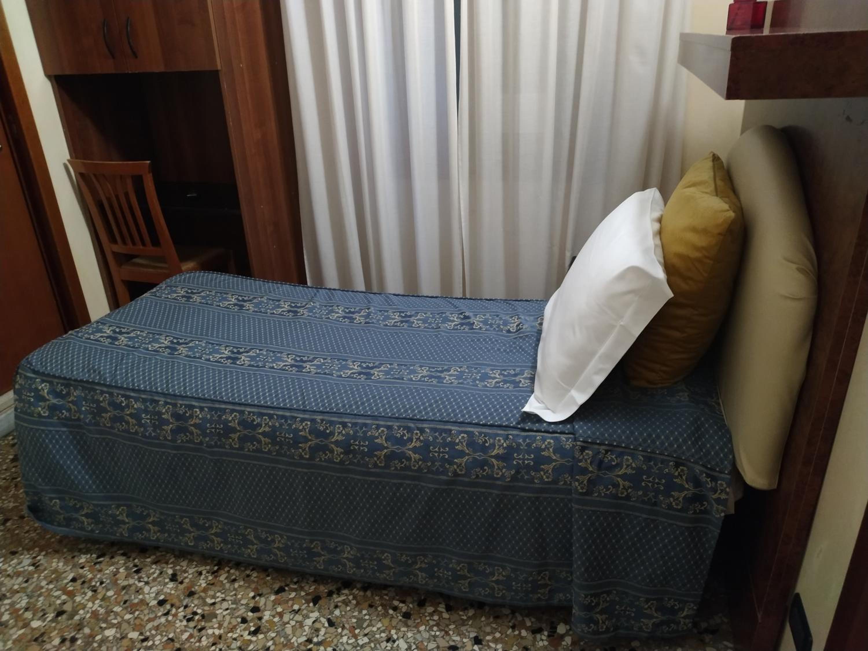 Single Room with Shared Bathroom
