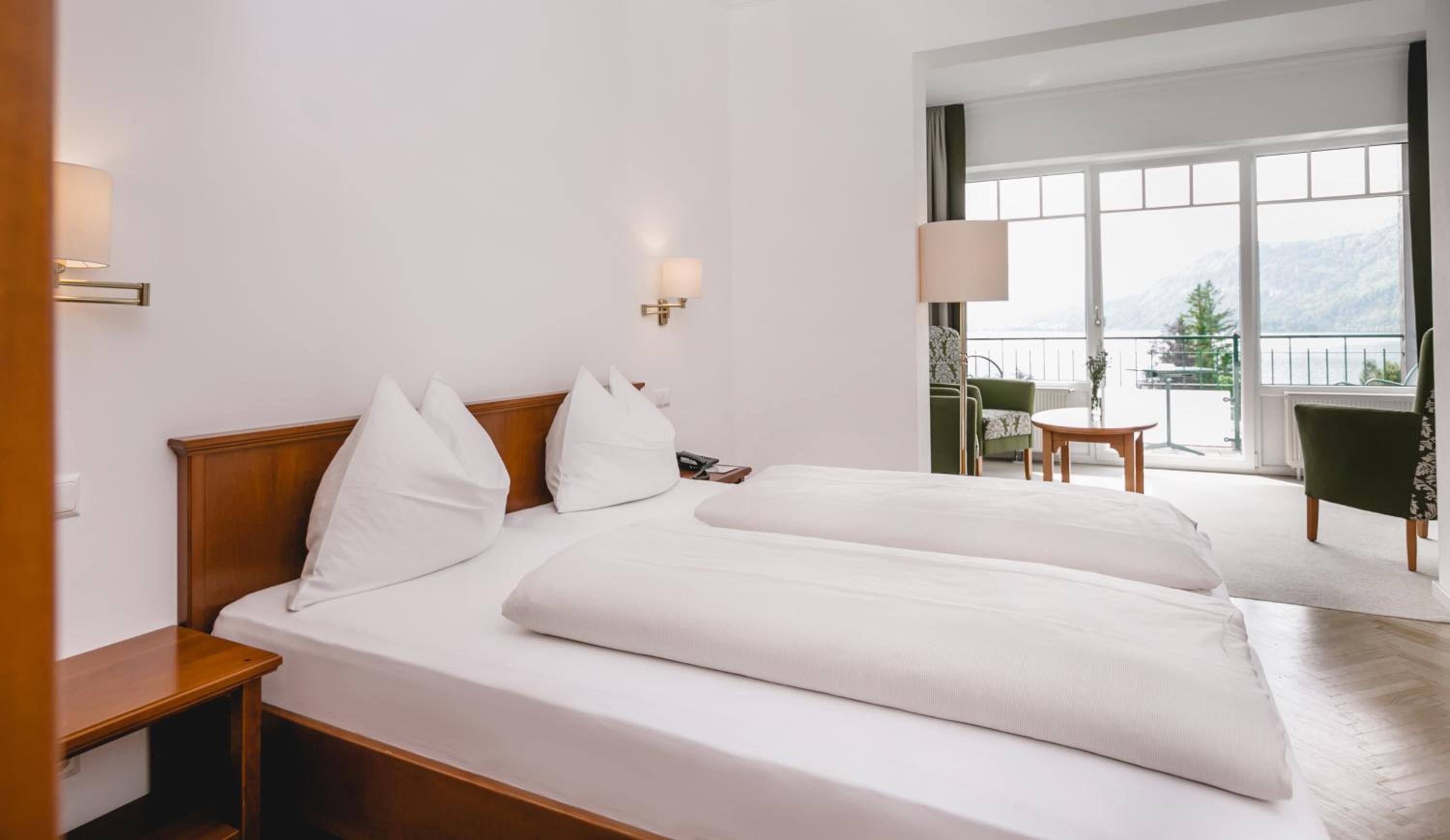 Double Room with Lake View - Photo 5