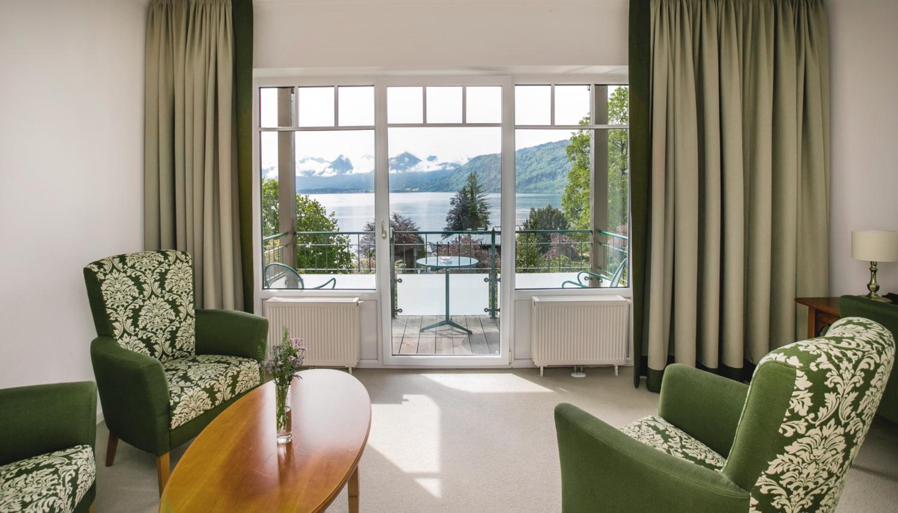 Double Room with Lake View - Photo 6