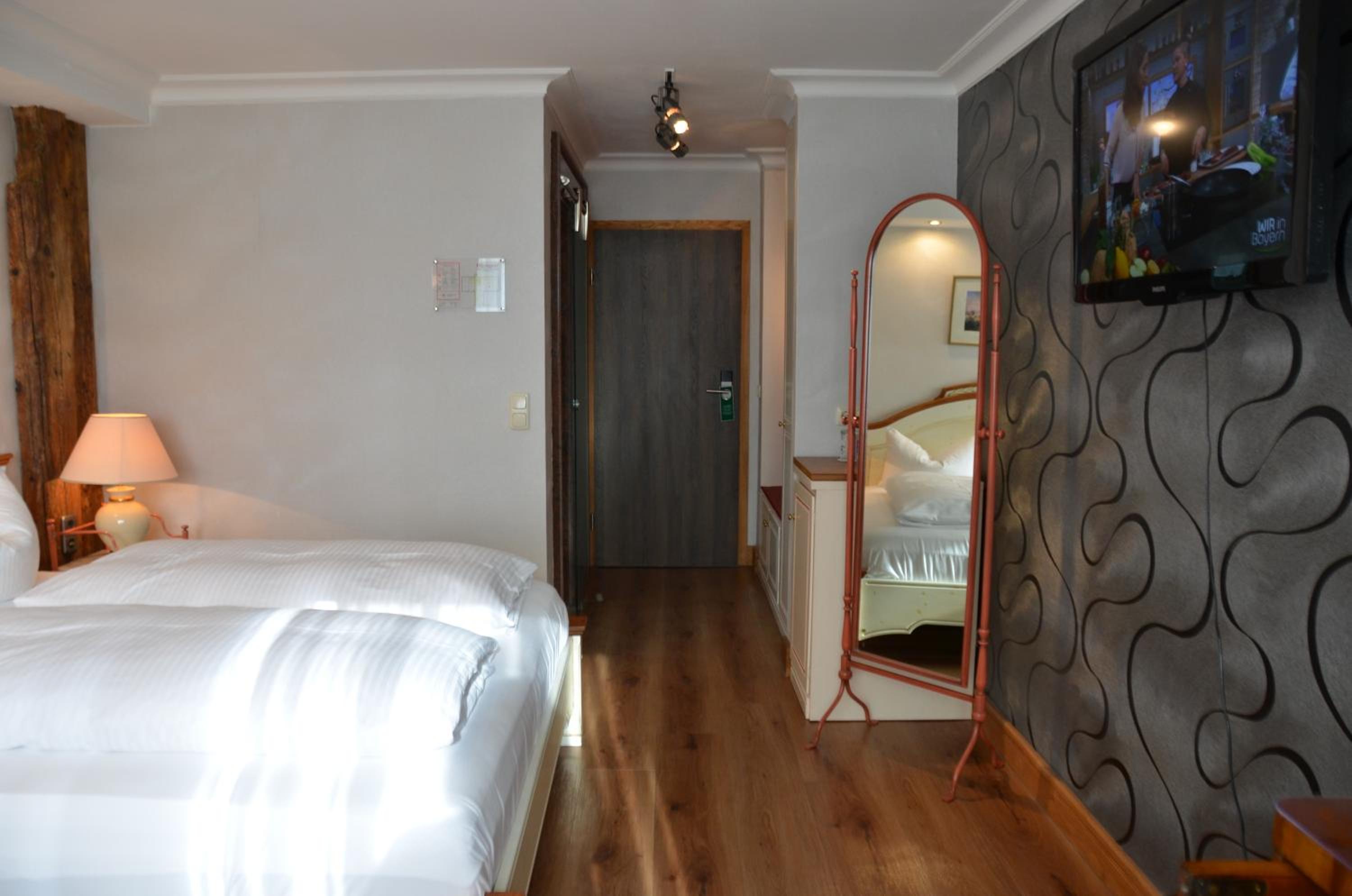 Bavarian Country-Style Double Room - Photo 8