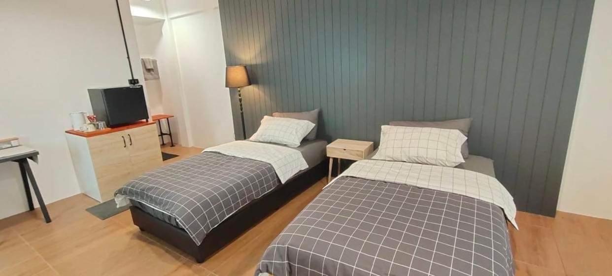 Twin Room with Private Bathroom - Photo 3