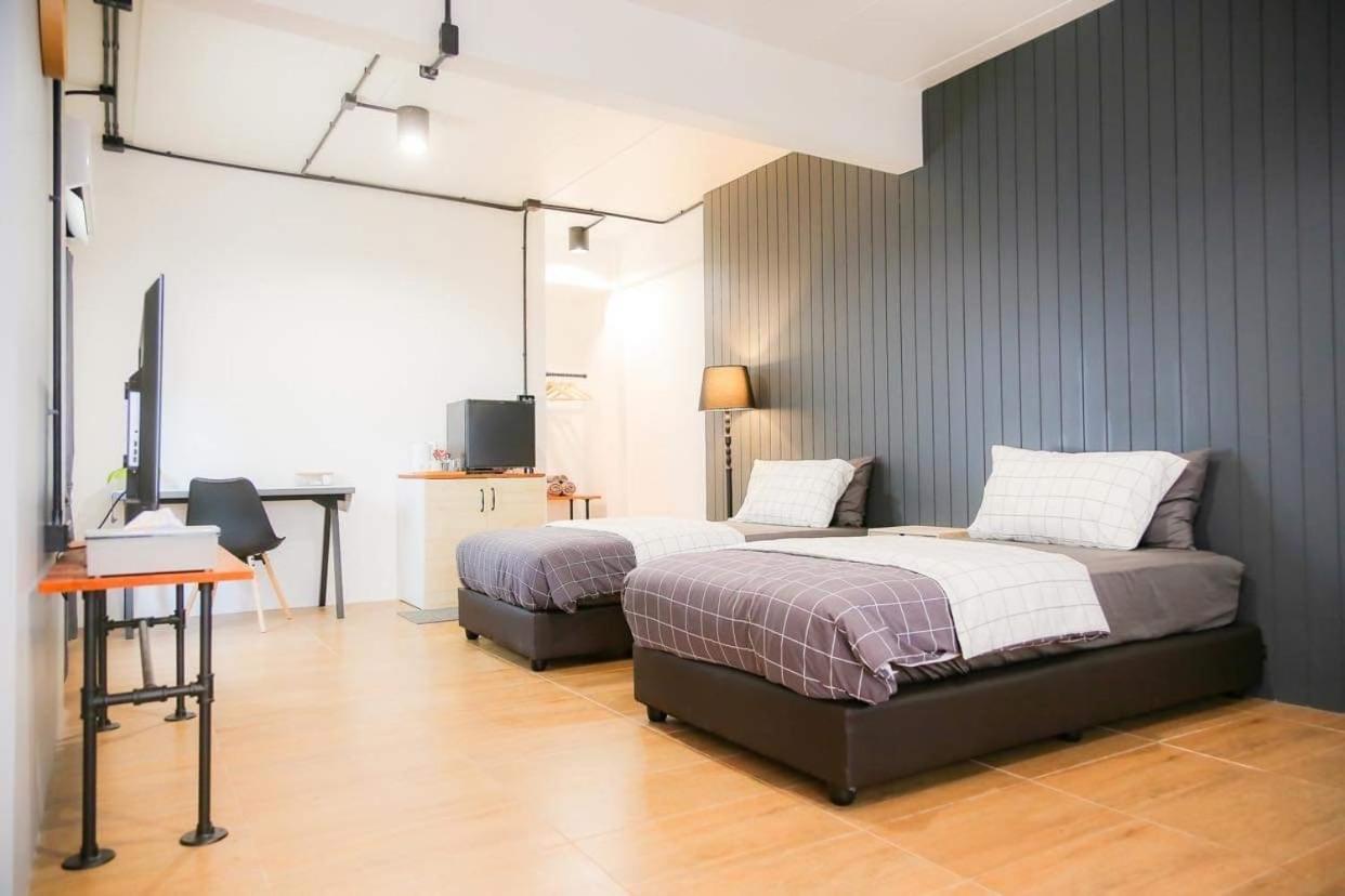 Twin Room with Private Bathroom - Photo 2