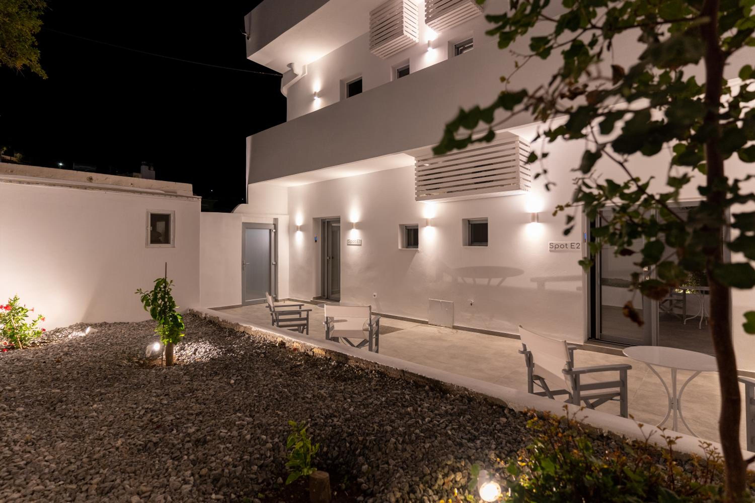 Tranquil Courtyard Studio (Ground Floor) photo 3