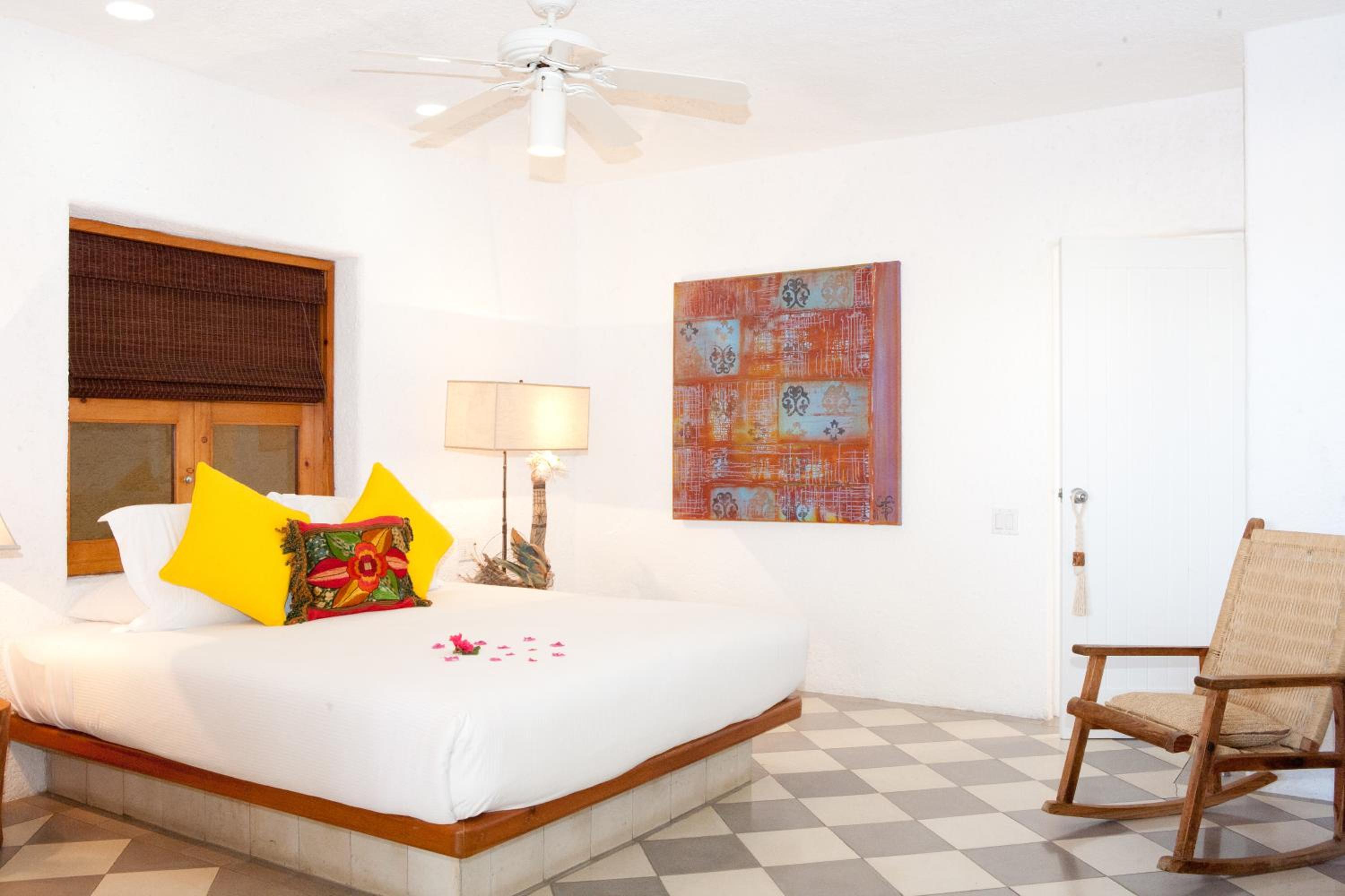 Standard King Room - Photo 6