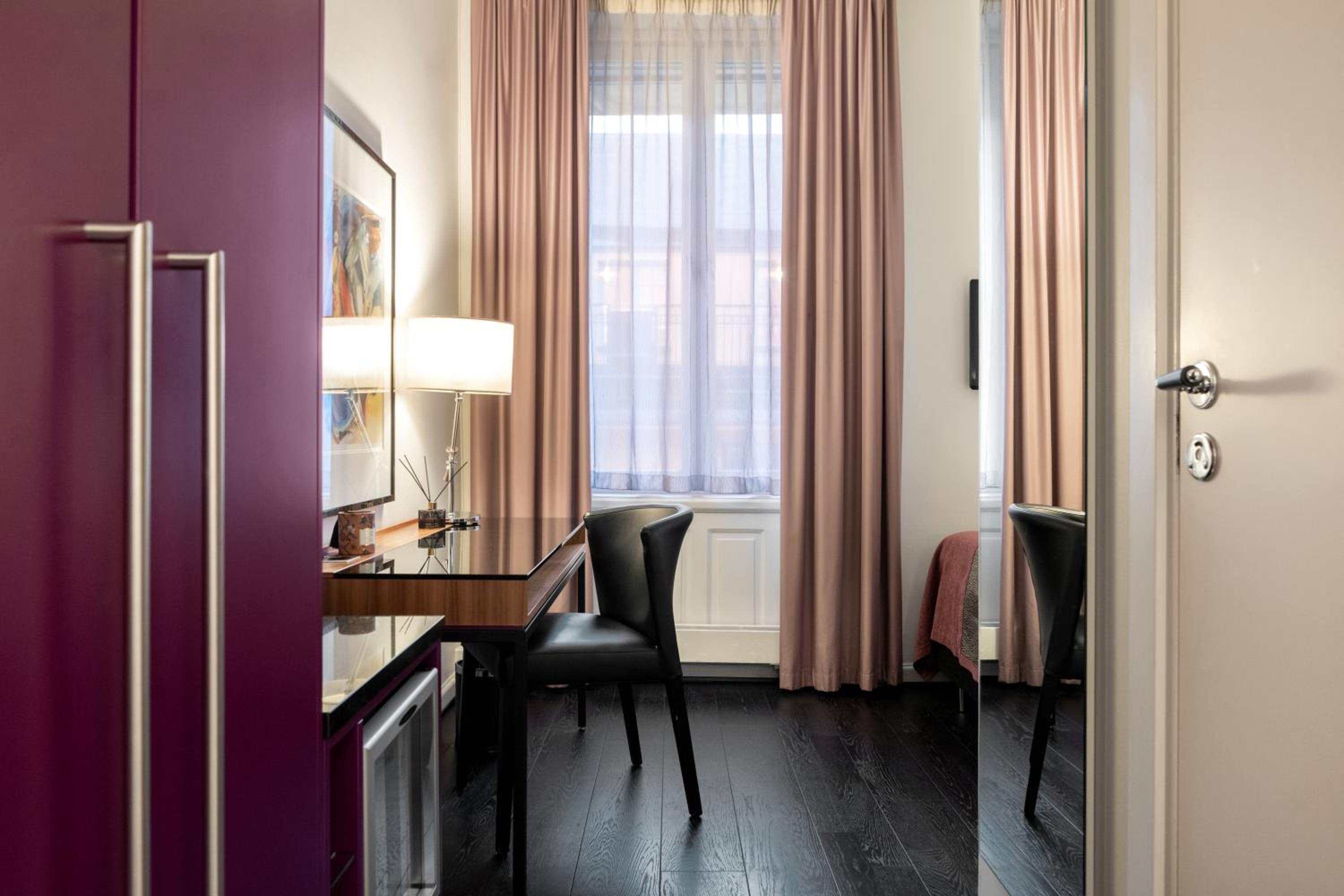 Standard Single Room thumbnail 5