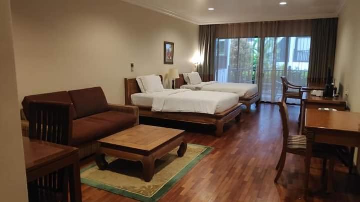 Deluxe Twin Room Pool View - Photo 1