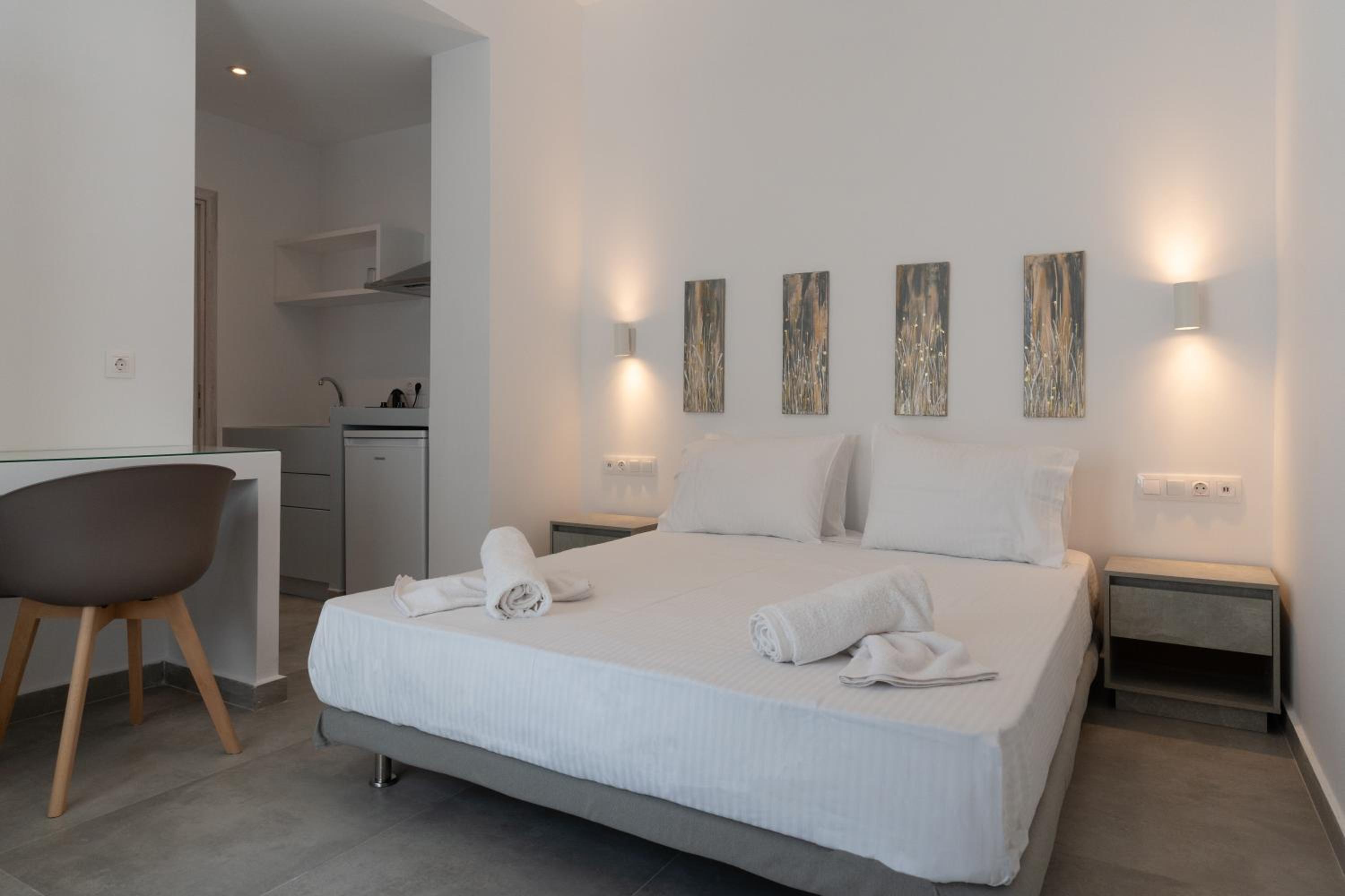 Tranquil Courtyard Studio (Ground Floor)