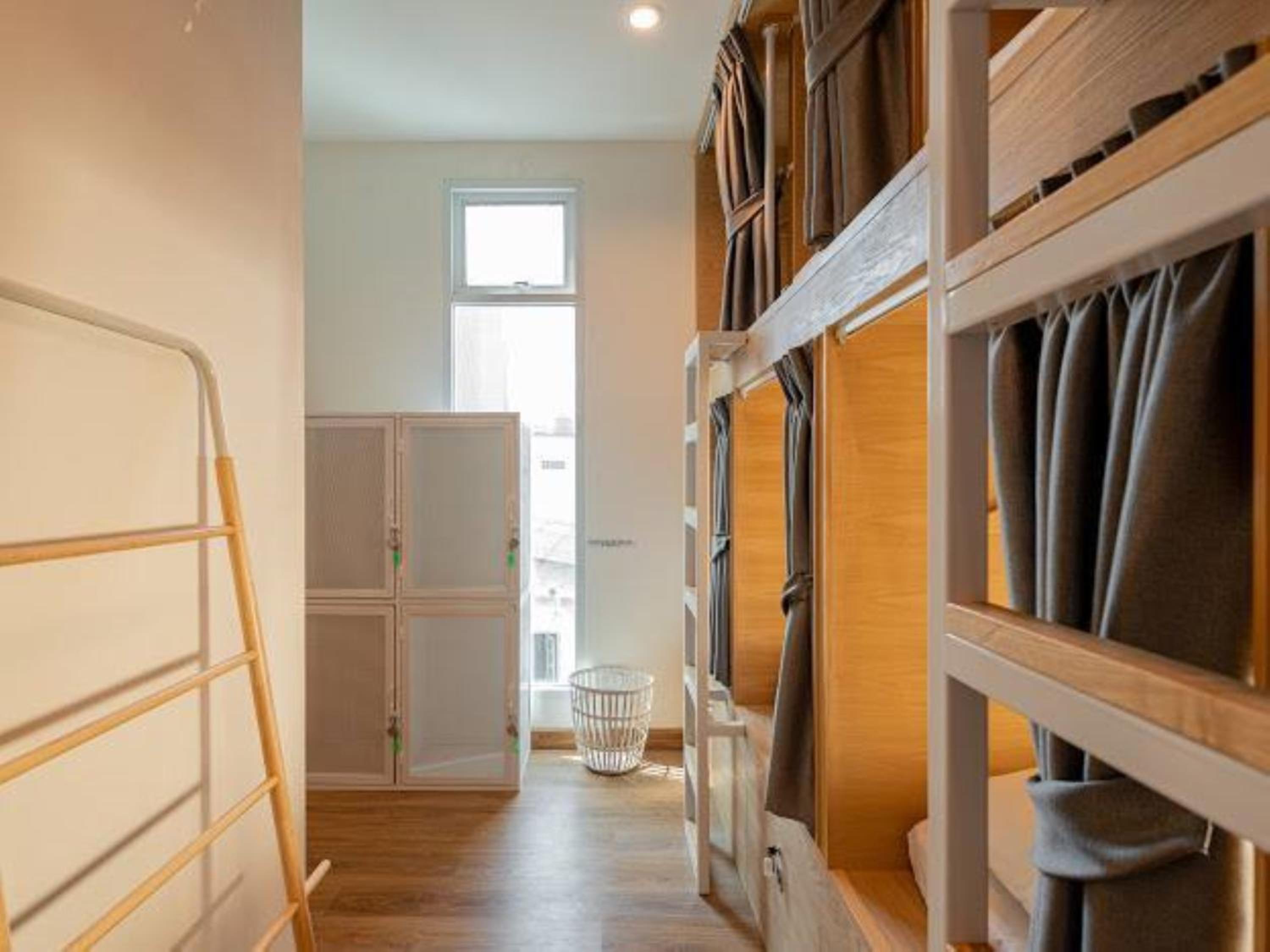 6-Bed Mixed Dormitory Room photo 3