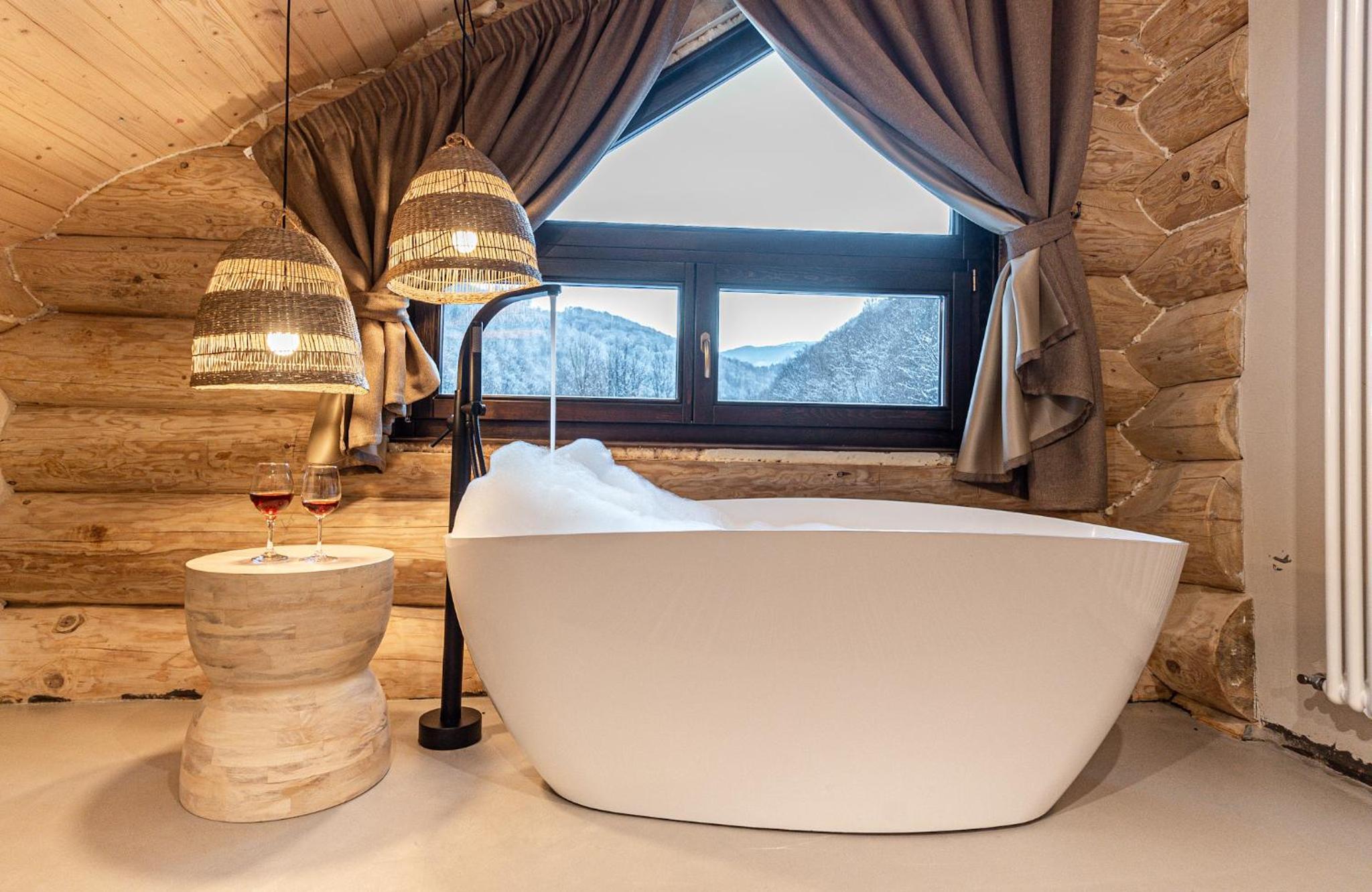Suite with Hot Tub - Photo 4