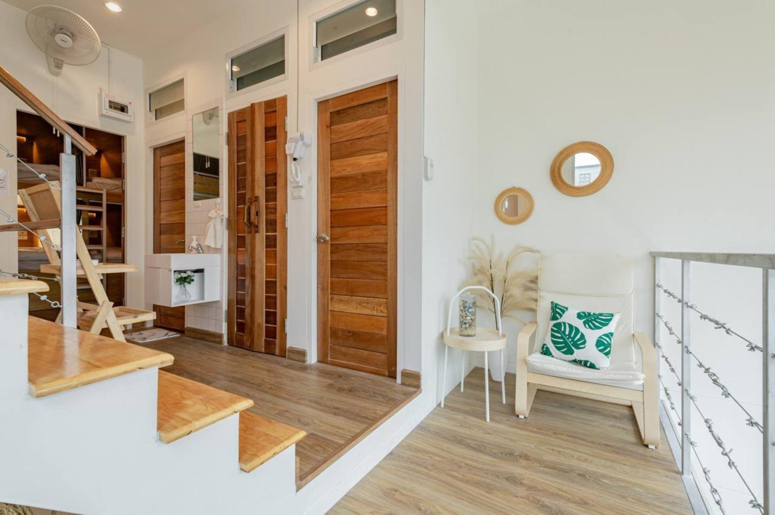 8-Bed Mixed Dormitory Room photo 2