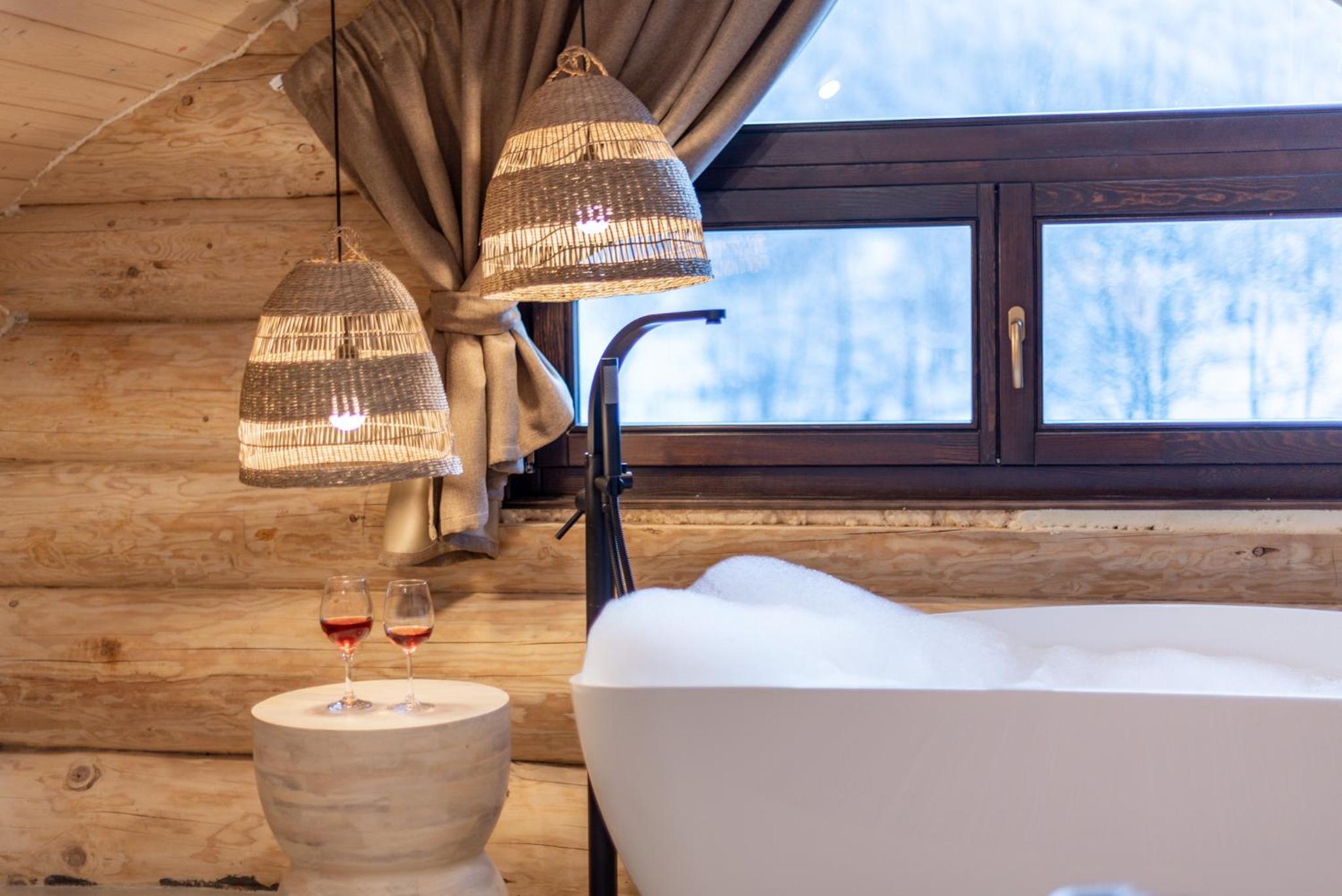 Suite with Hot Tub - Photo 2