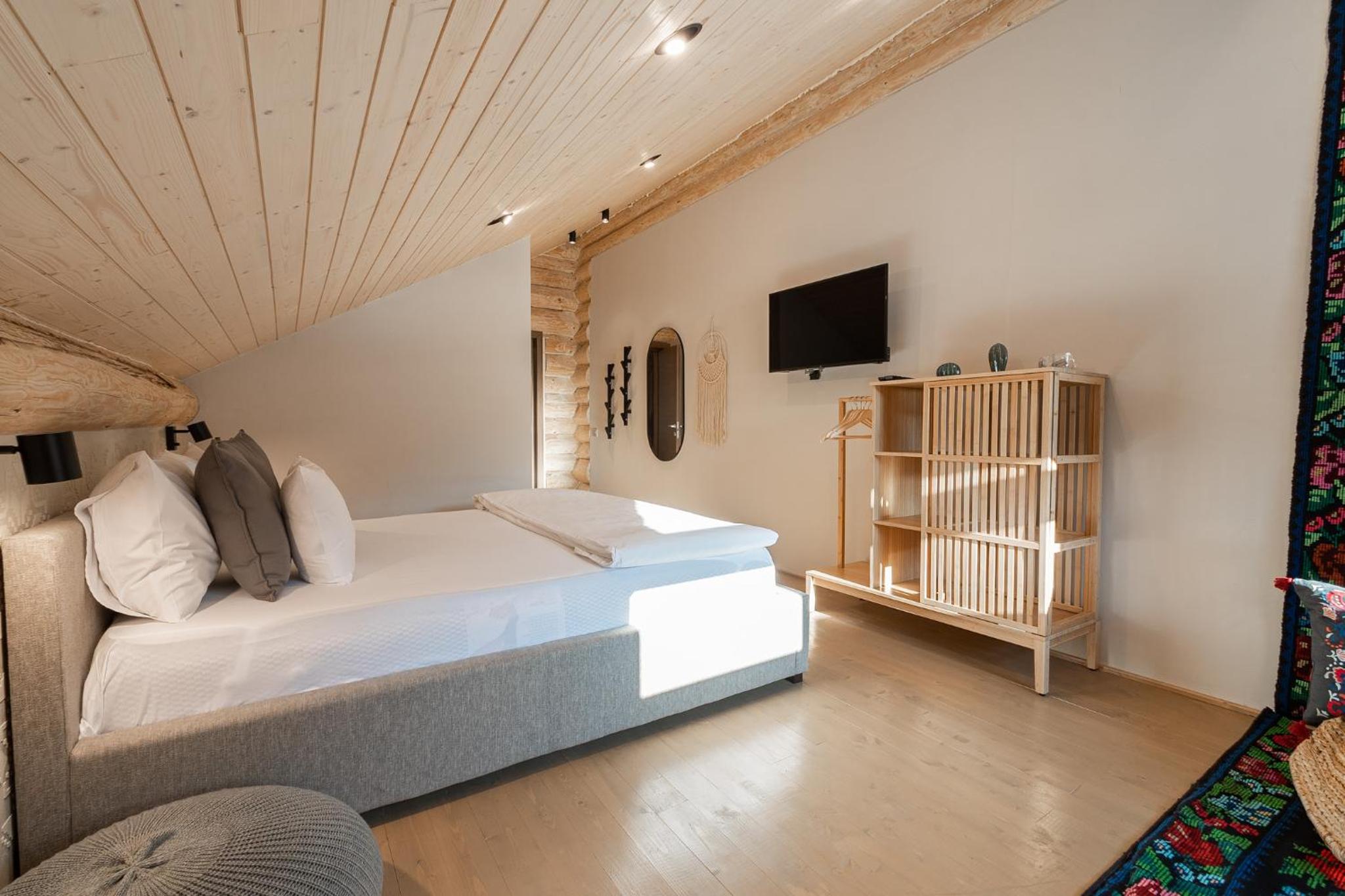Superior Suite - Photo 3