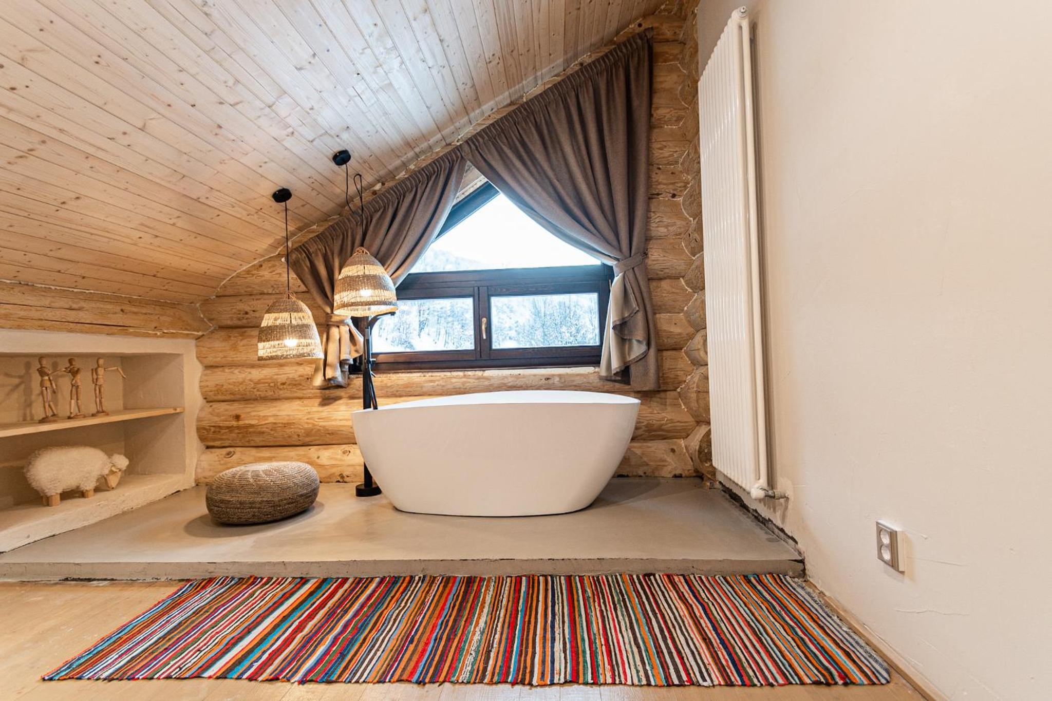 Suite with Hot Tub - Photo 5