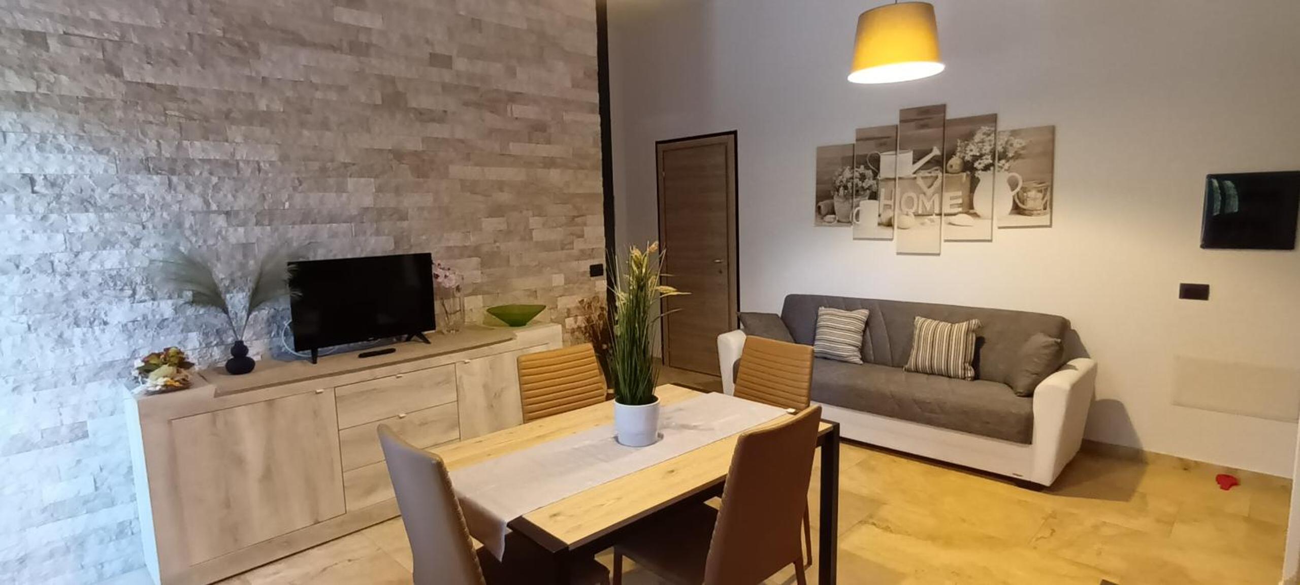 One-Bedroom Apartment photo 2