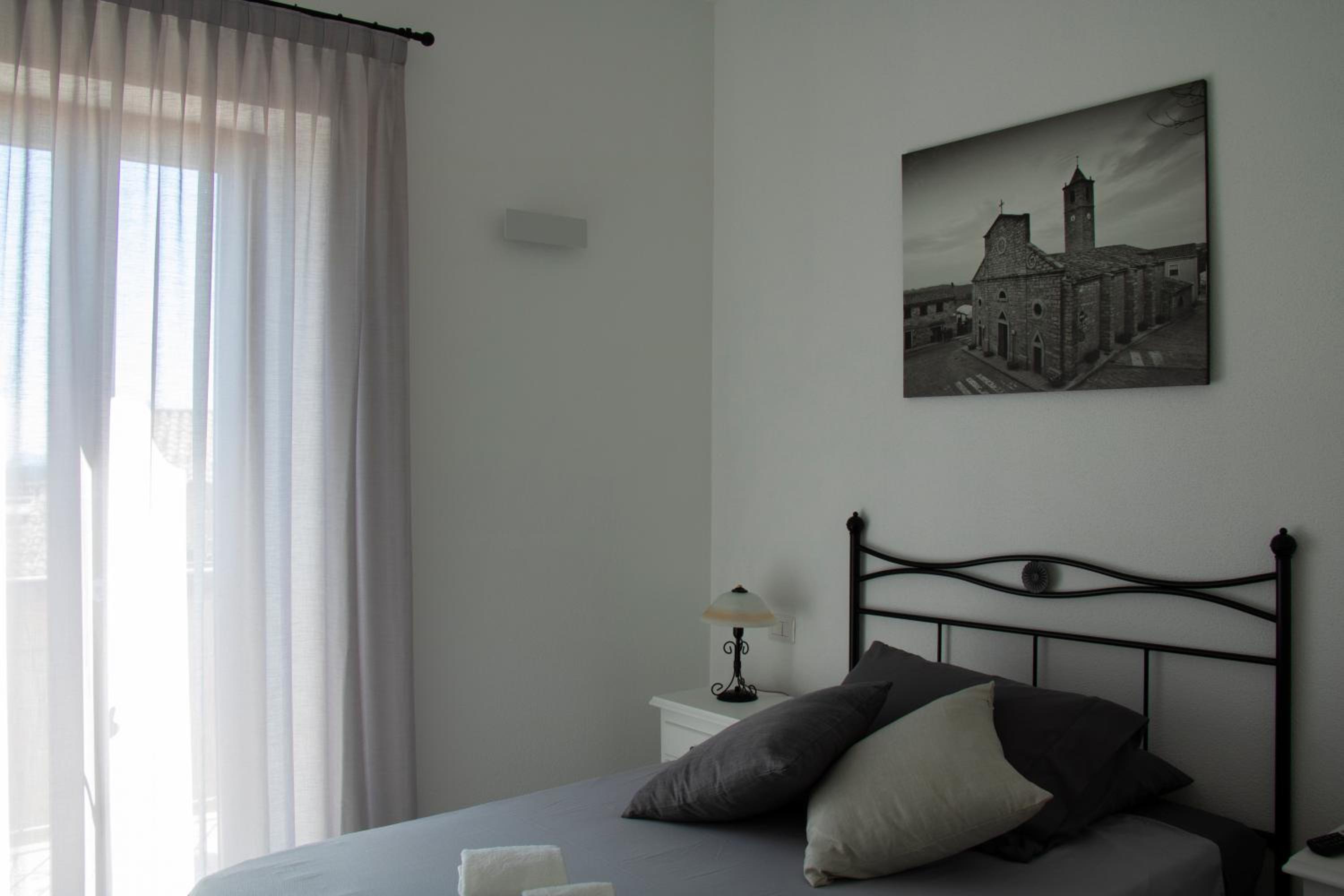 Double Room with Shared Bathroom photo 3