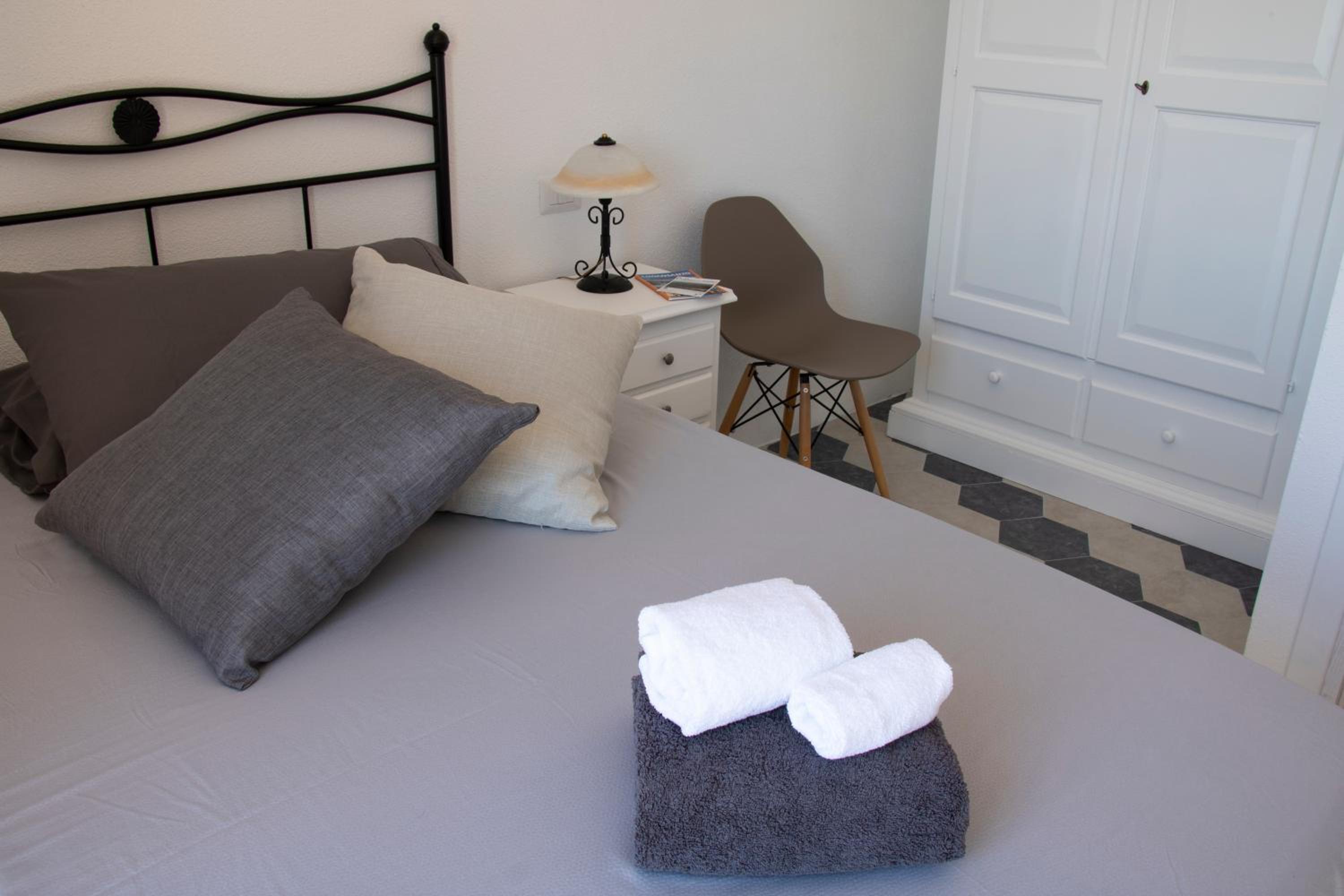 Double Room with Shared Bathroom photo 1