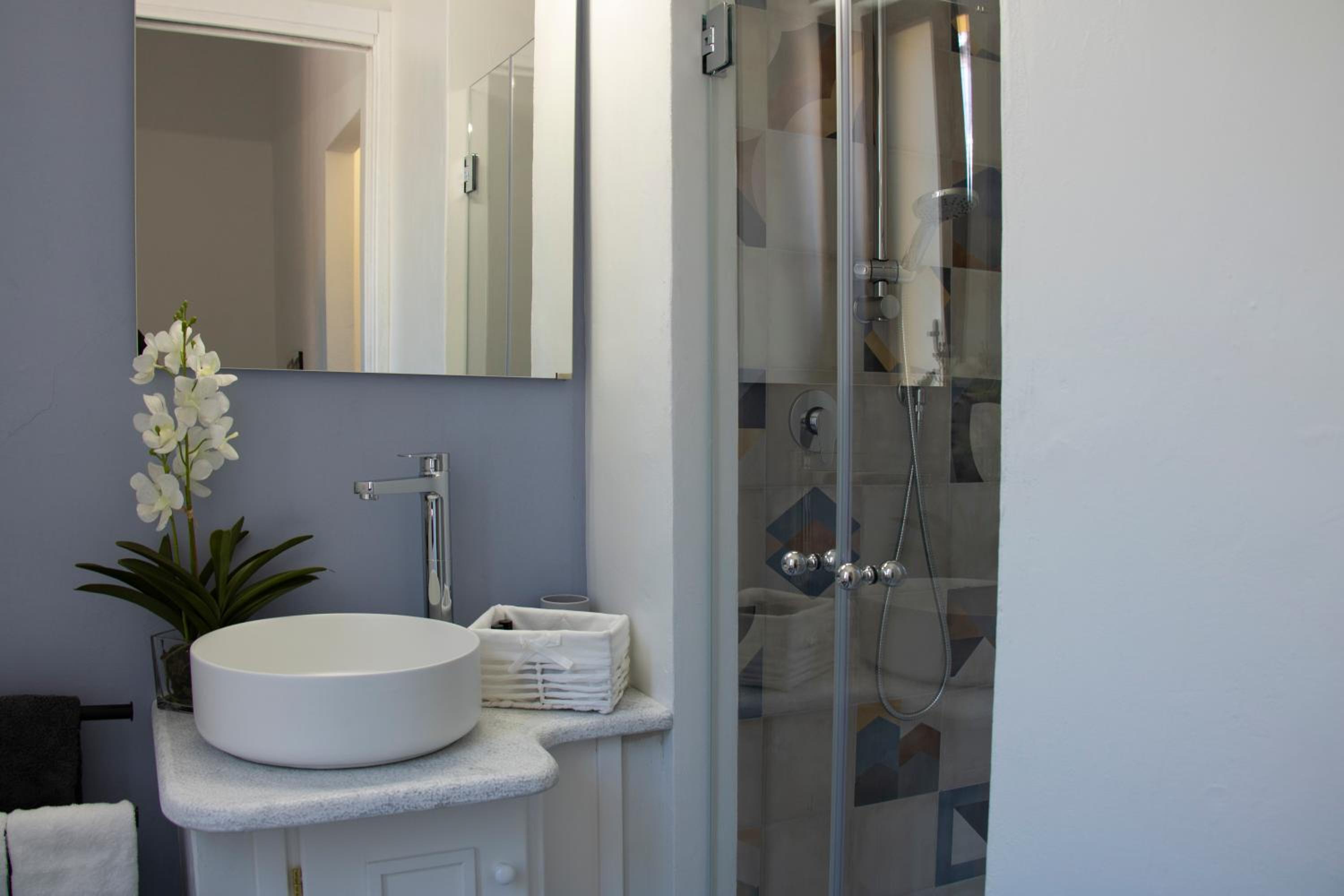 Twin Room with Shared Bathroom photo 2