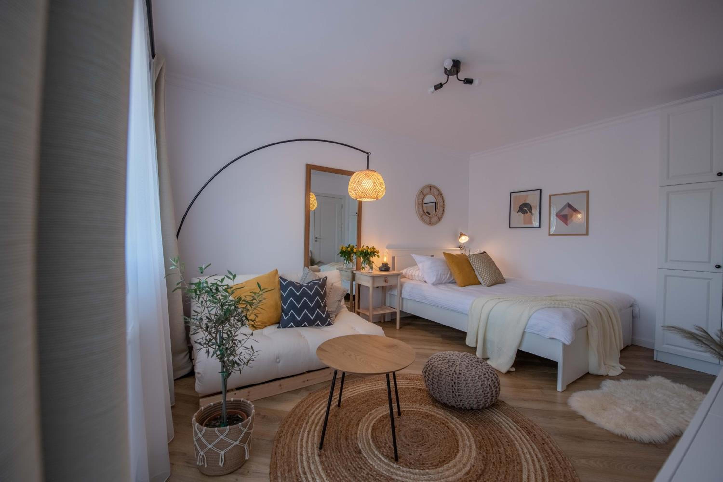 One-Bedroom Apartment - Photo 6