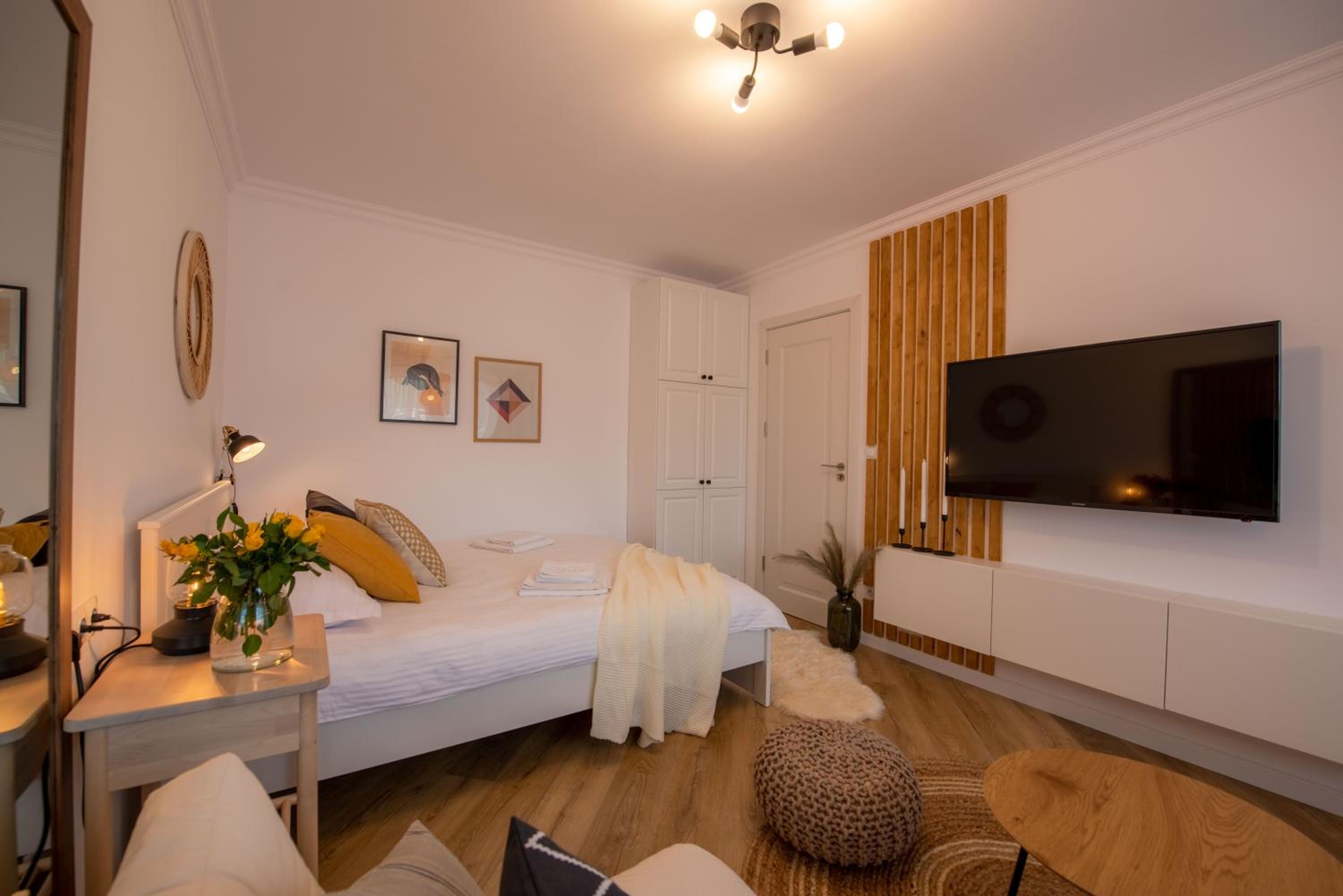 One-Bedroom Apartment - Photo 33