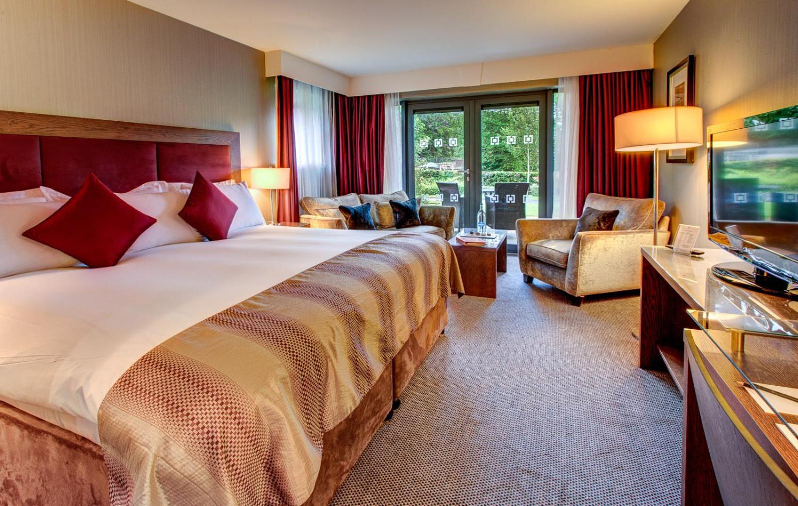 Executive King Room with Balcony or Patio - Photo 4