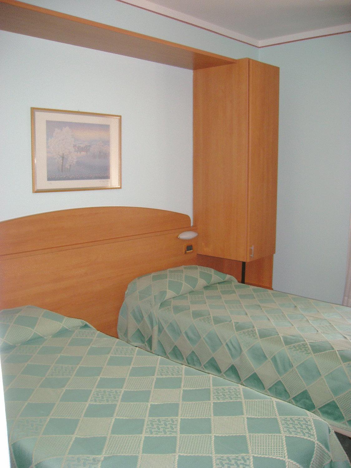 Twin Room - Photo 2