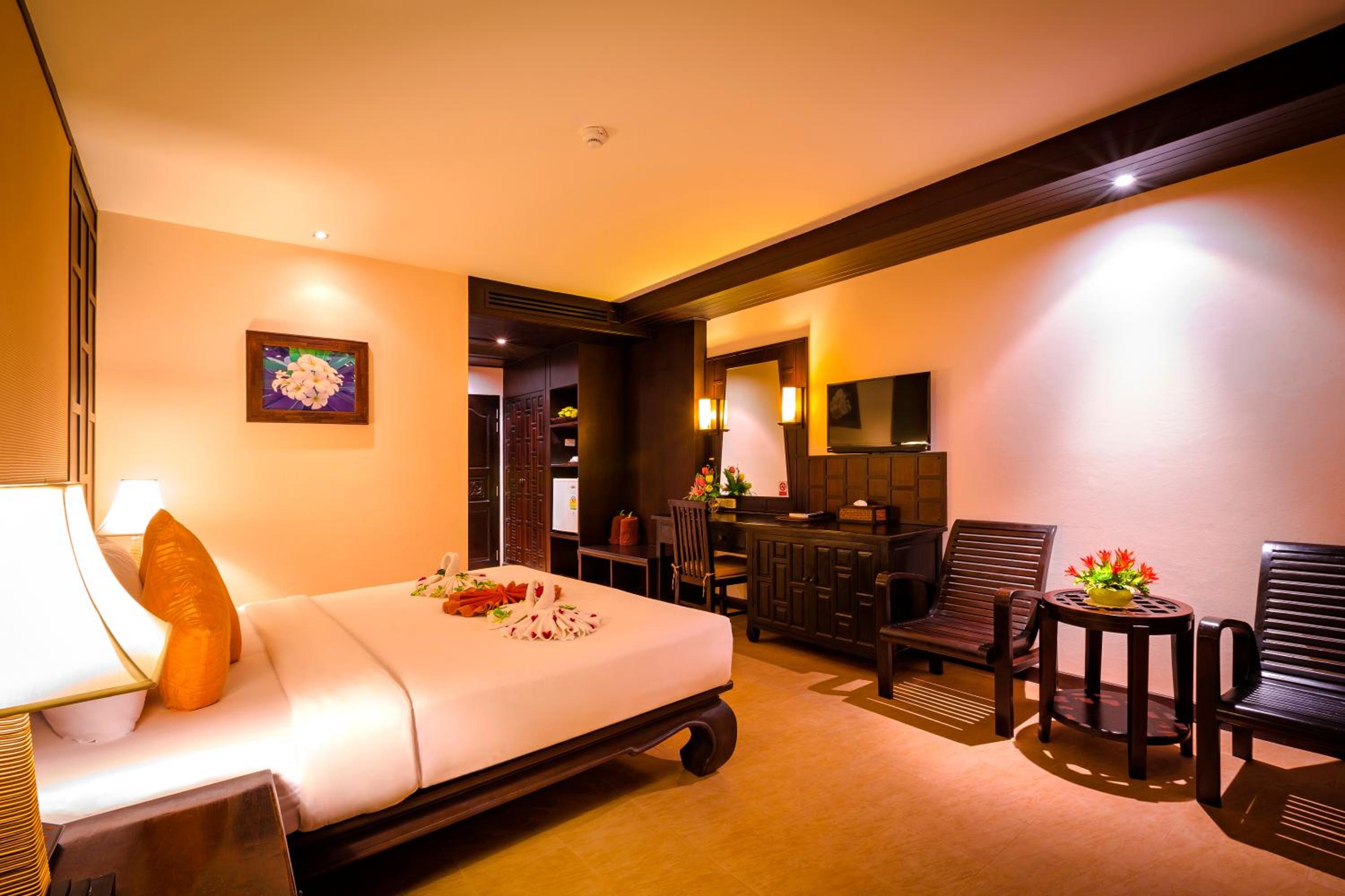 Deluxe Double or Twin Room with Pool View - Photo 1