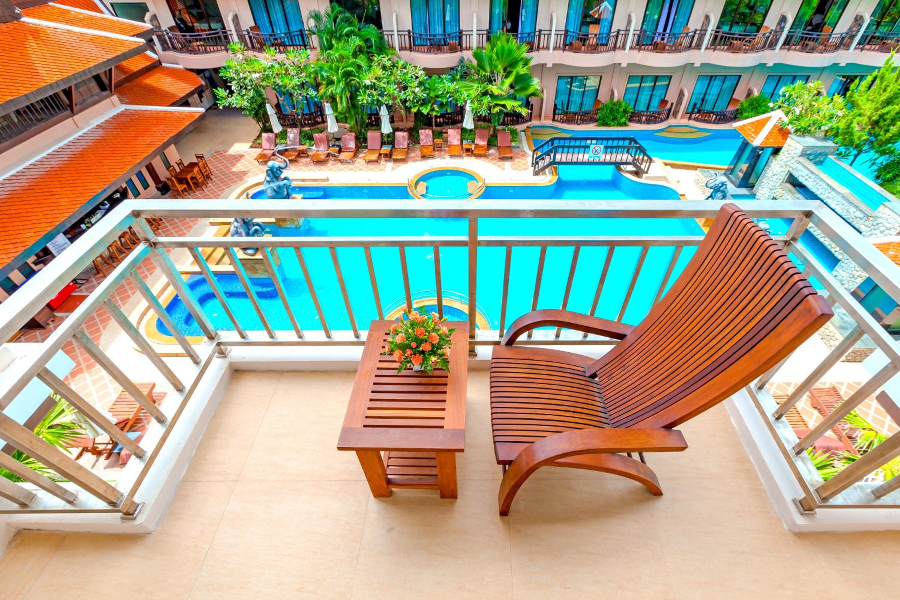 Grand Deluxe Double or Twin Room with Pool View - Photo 6